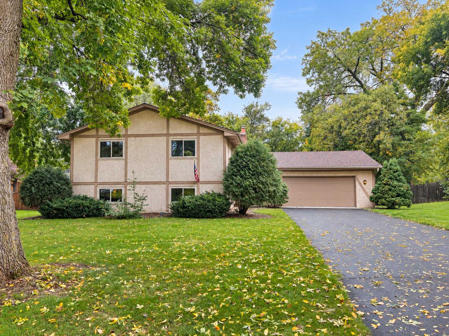 2811 Comstock LN N, Plymouth, MN 55447