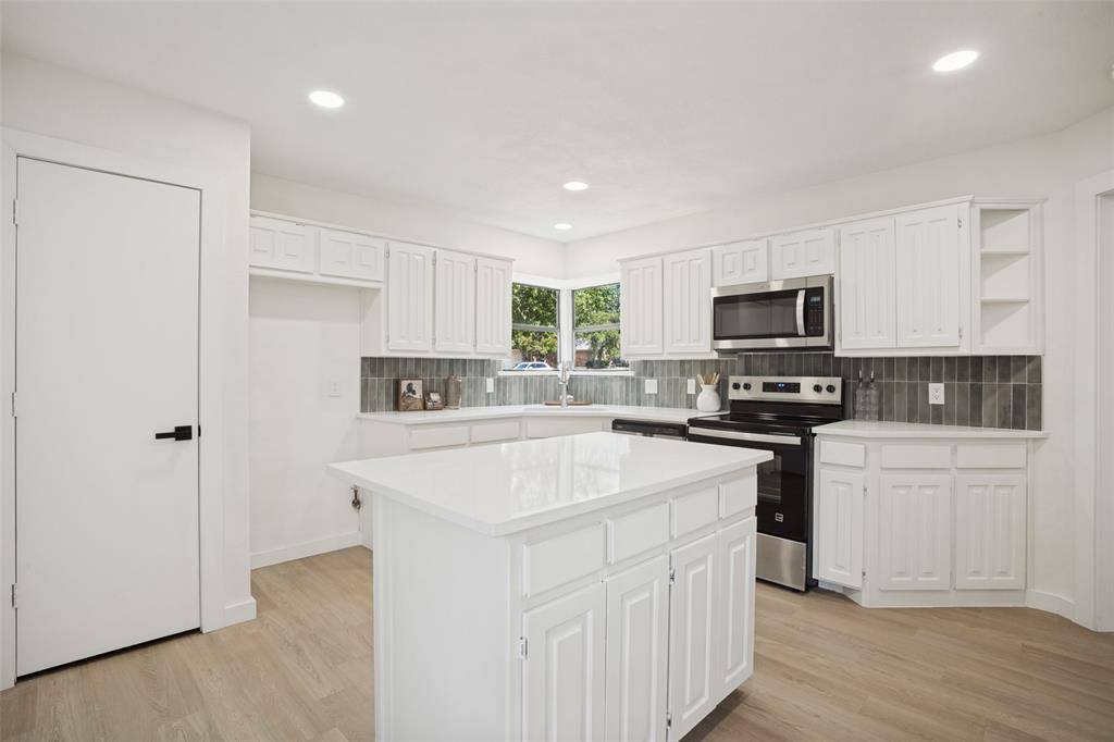 2237 Oak Bluff Drive, Flower Mound, TX 75028
