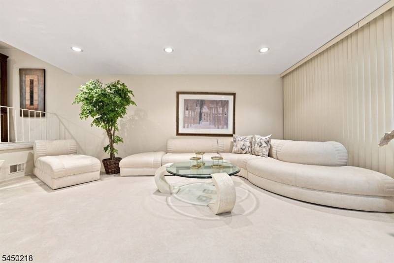 18 Druid Hill Dr, Parsippany-troy Hills Twp., NJ 07054