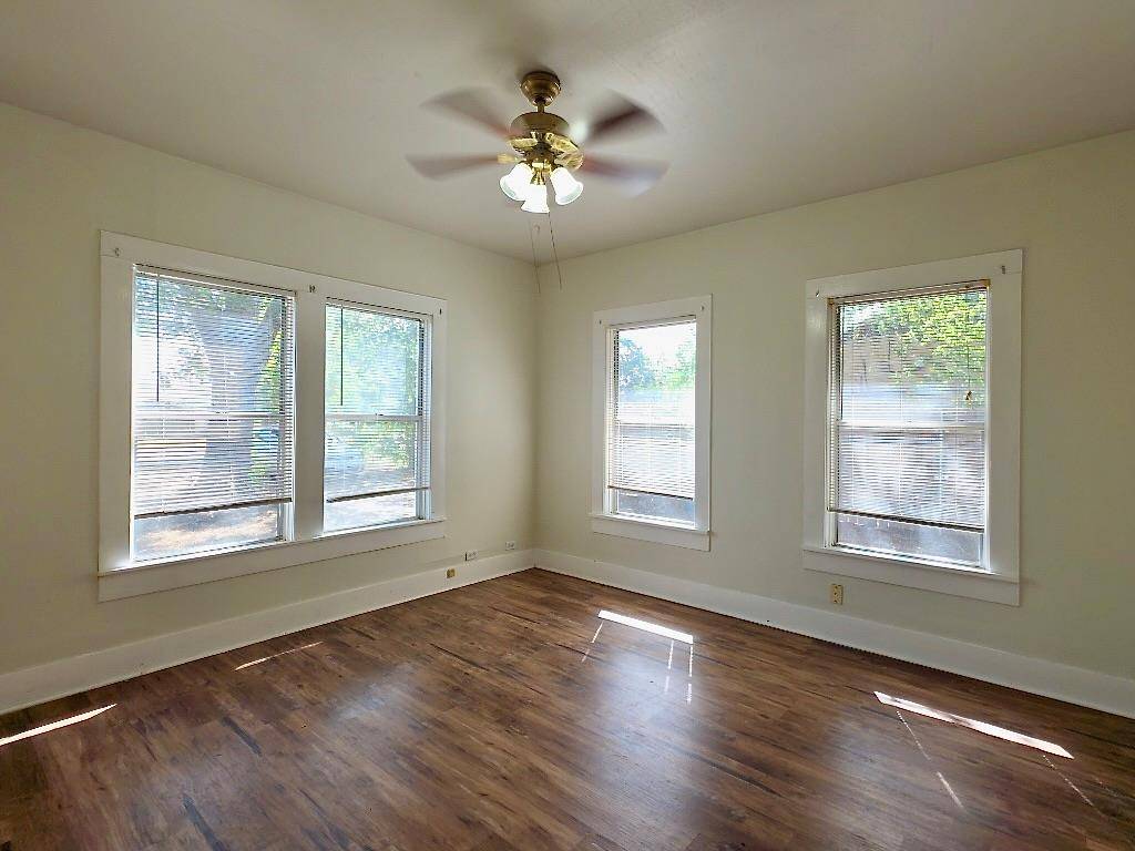 606 Mesquite ST, Bastrop, TX 78602