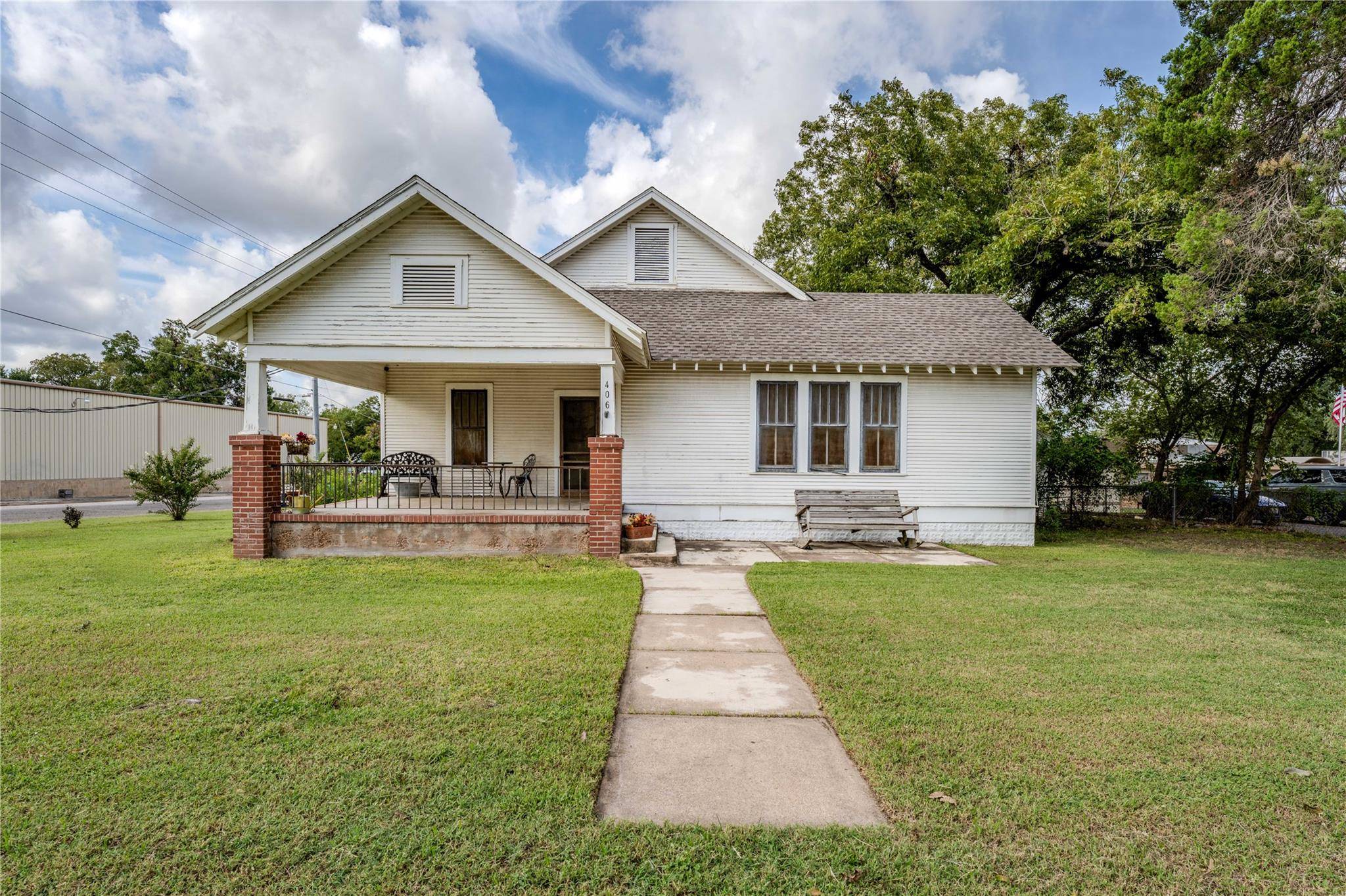 406 N Main ST, La Grange, TX 78945