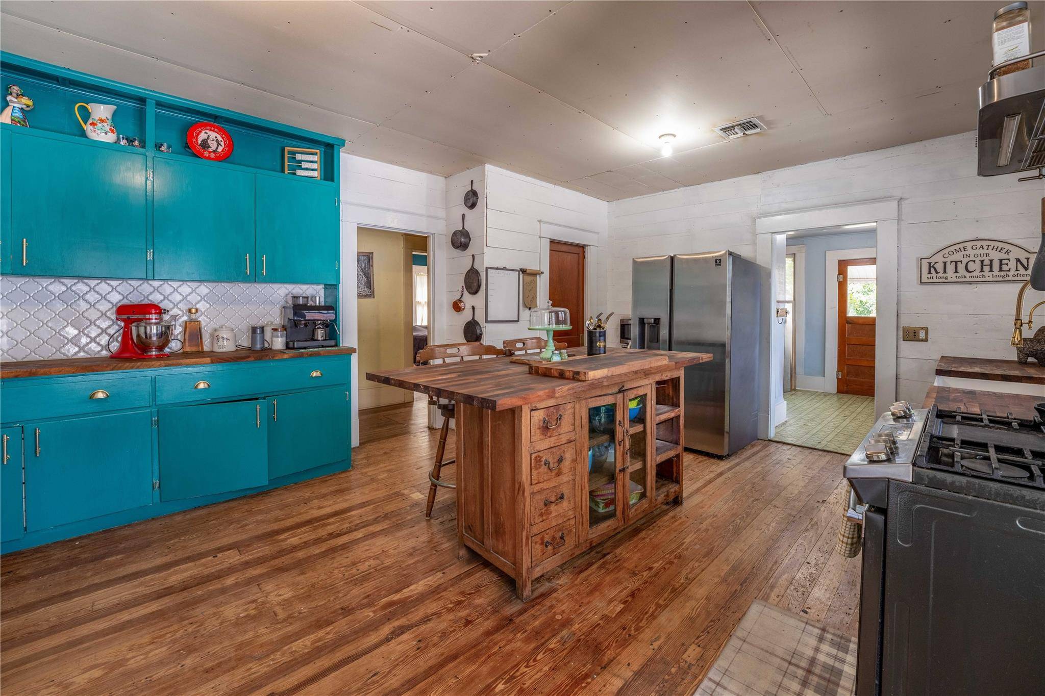 406 N Main ST, La Grange, TX 78945