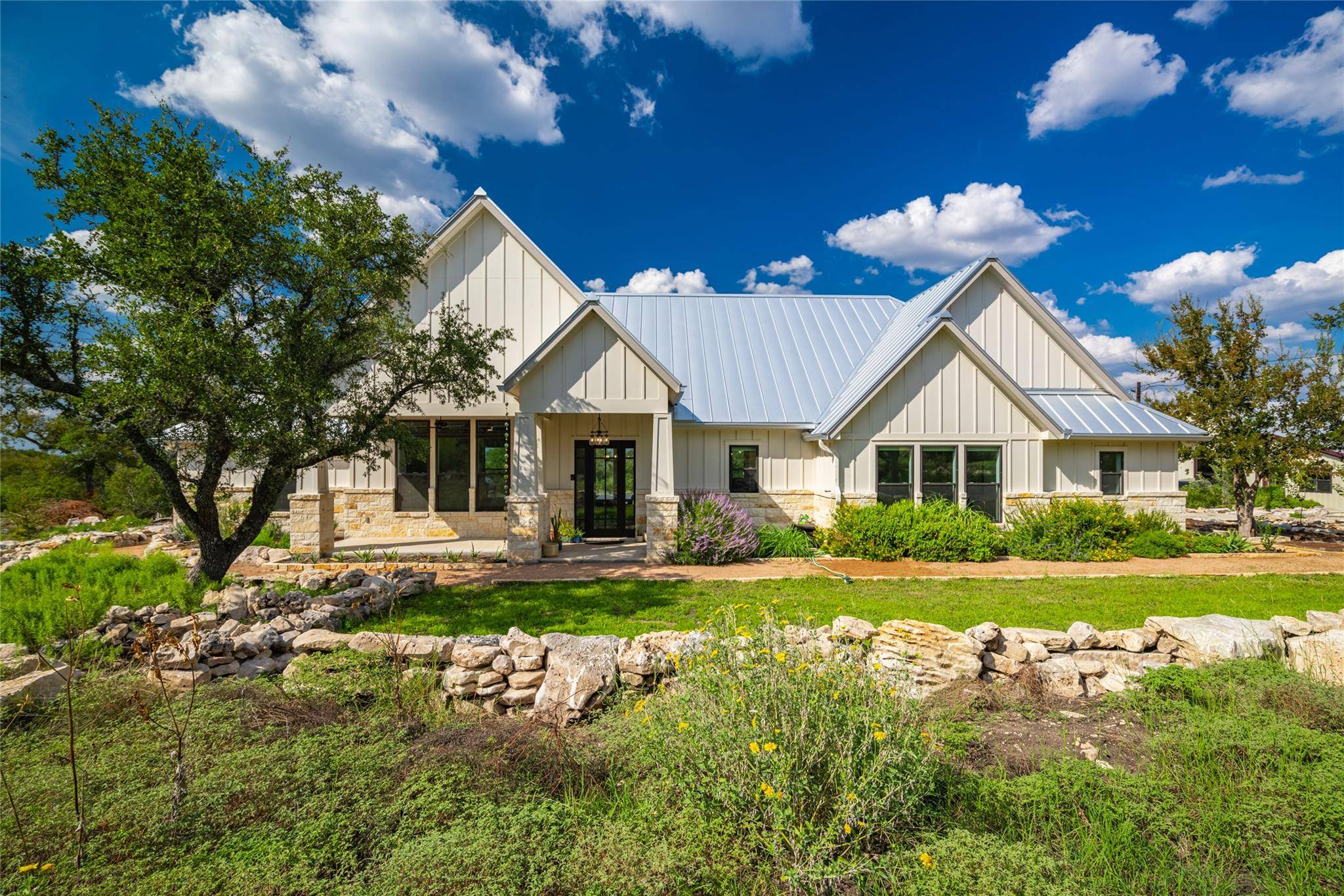 2840 N Grape Creek RD, Fredericksburg, TX 78634