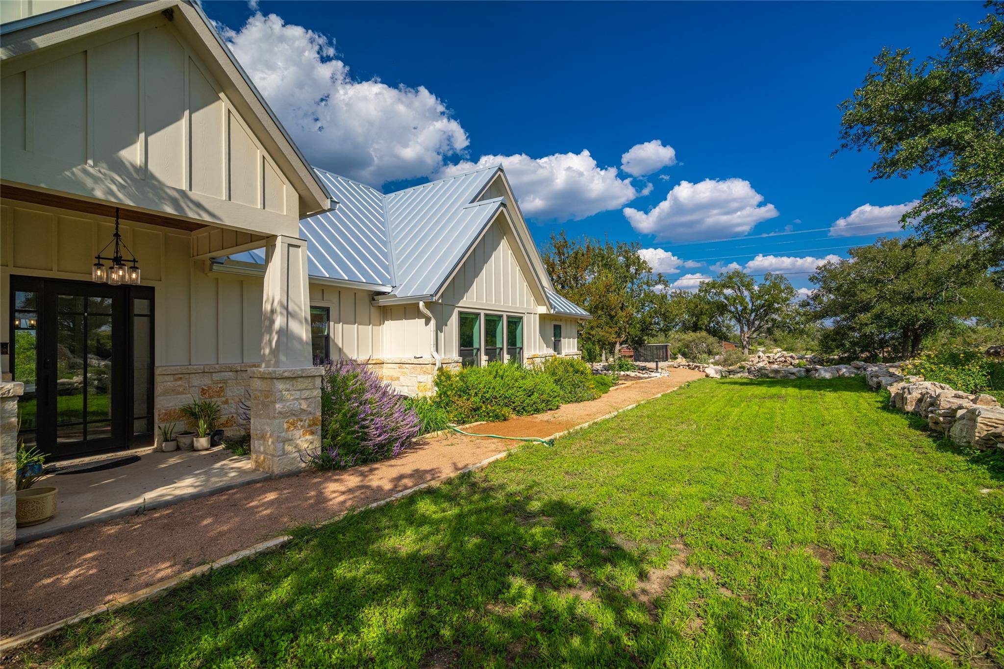 2840 N Grape Creek RD, Fredericksburg, TX 78634
