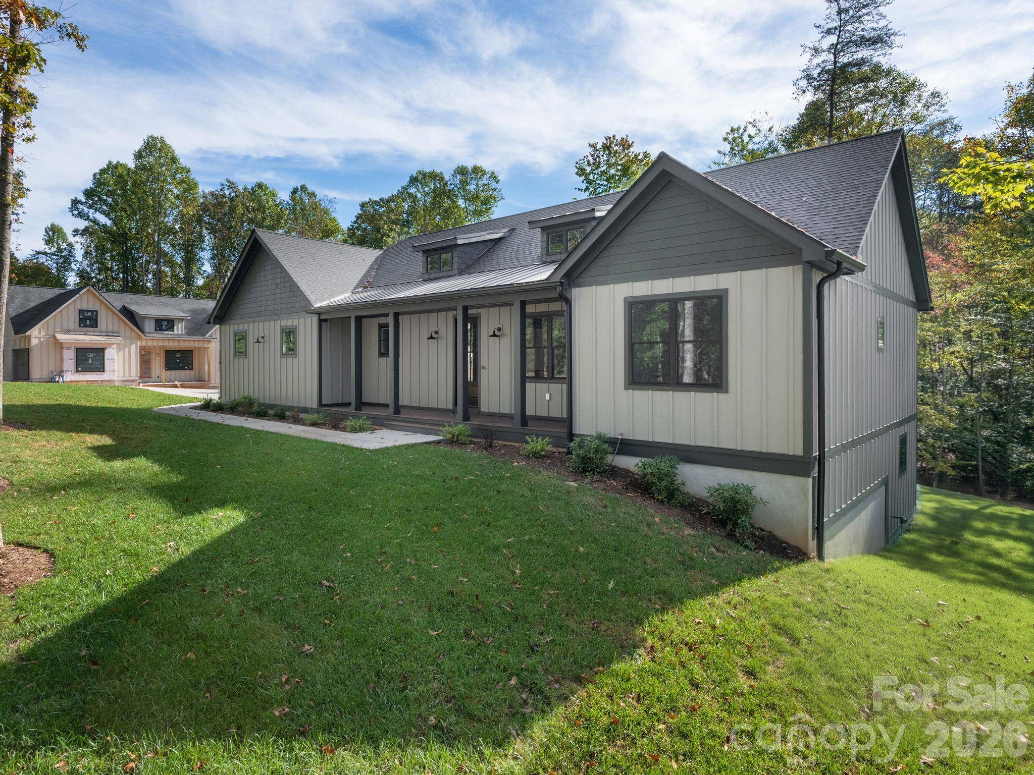 20 Nature Walk LN, Hendersonville, NC 28739