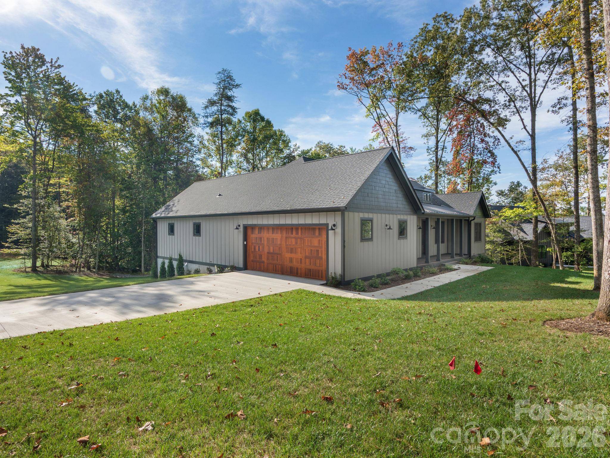 20 Nature Walk LN, Hendersonville, NC 28739