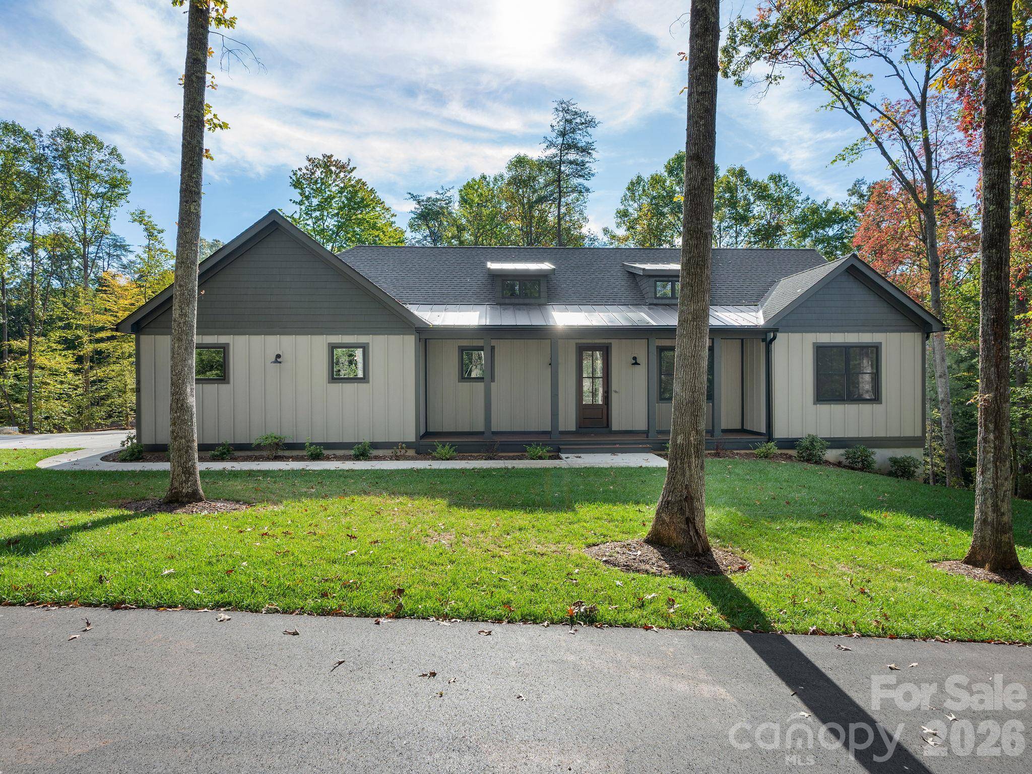 20 Nature Walk LN, Hendersonville, NC 28739