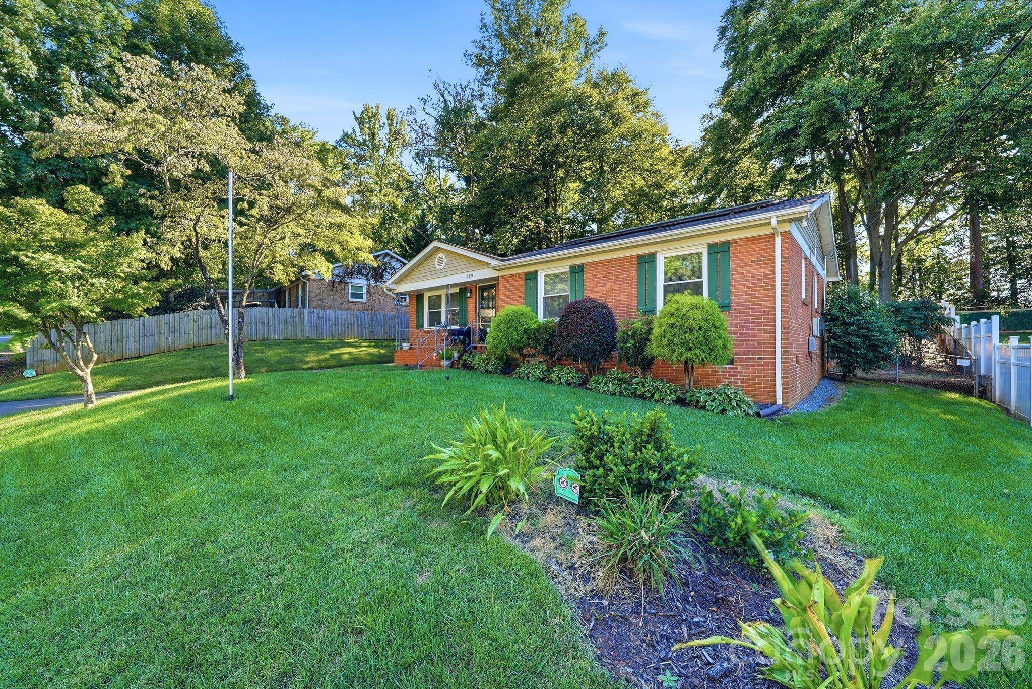 1524 Lanewood PL, Charlotte, NC 28208