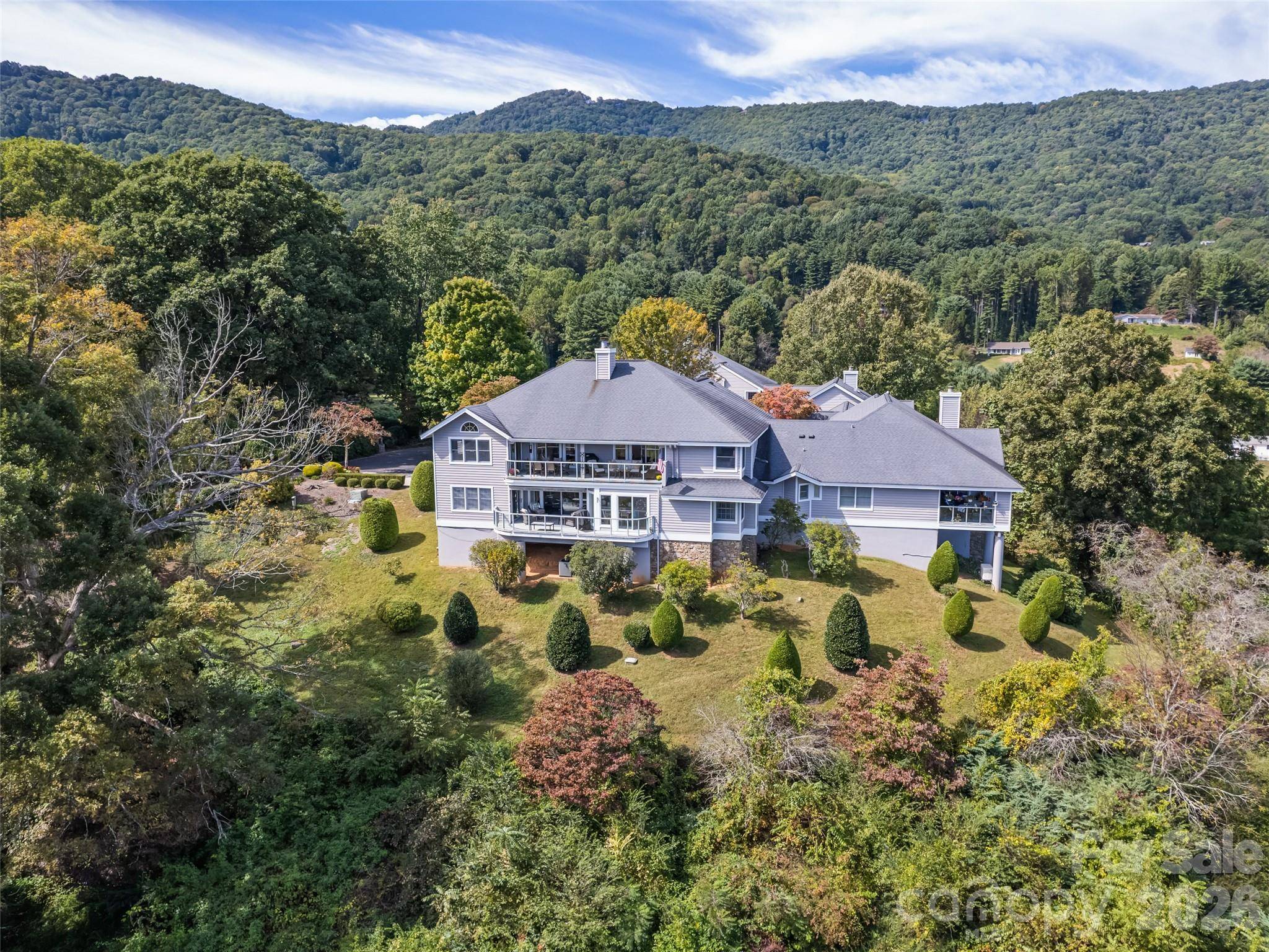 360 Skylark LN, Waynesville, NC 28786