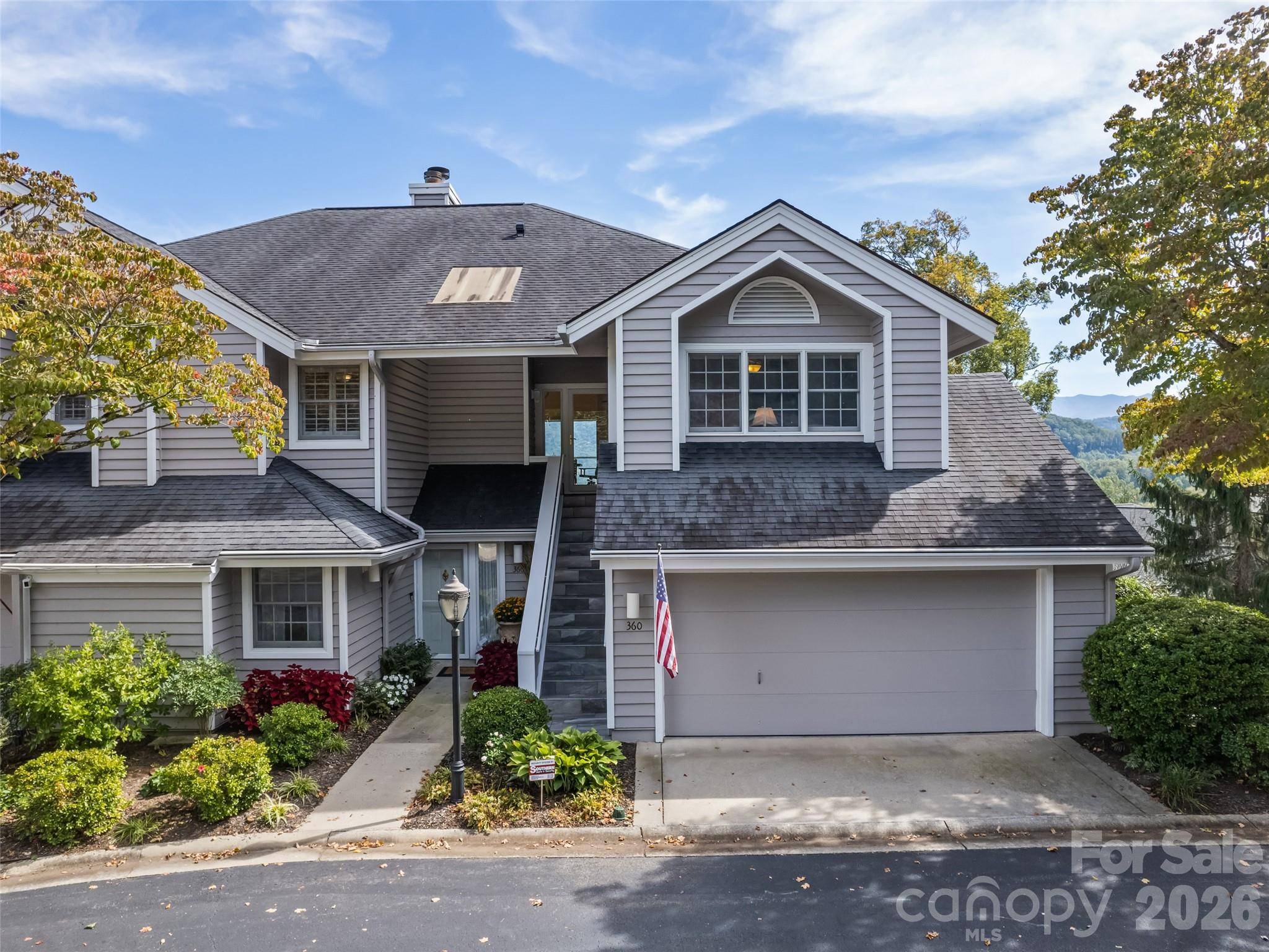 360 Skylark LN, Waynesville, NC 28786