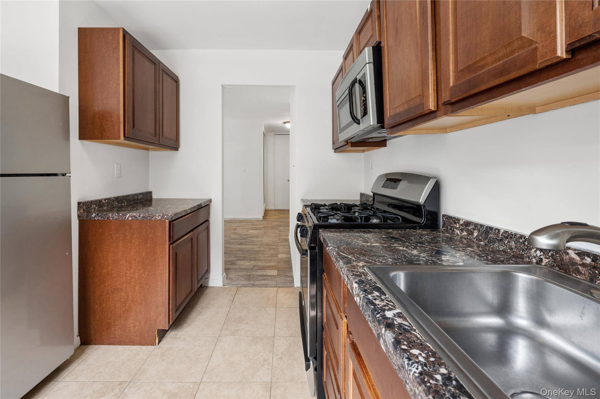636 N Terrace AVE #2B, Fleetwood, NY 10552