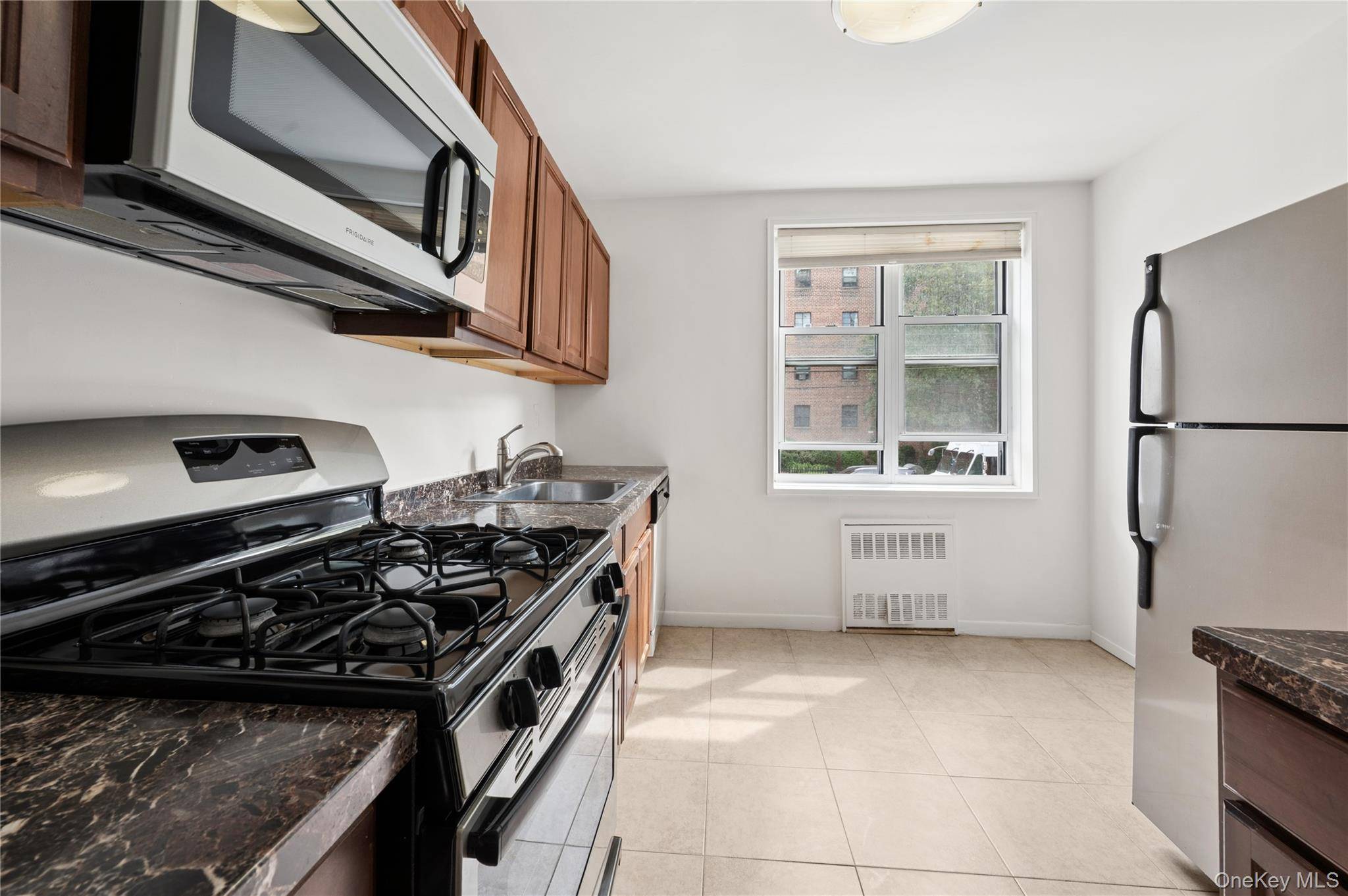 636 N Terrace AVE #2B, Fleetwood, NY 10552
