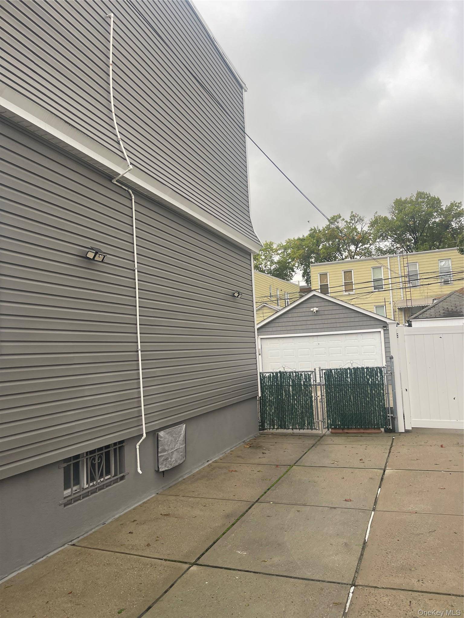 7736 76th ST, Glendale, NY 11385
