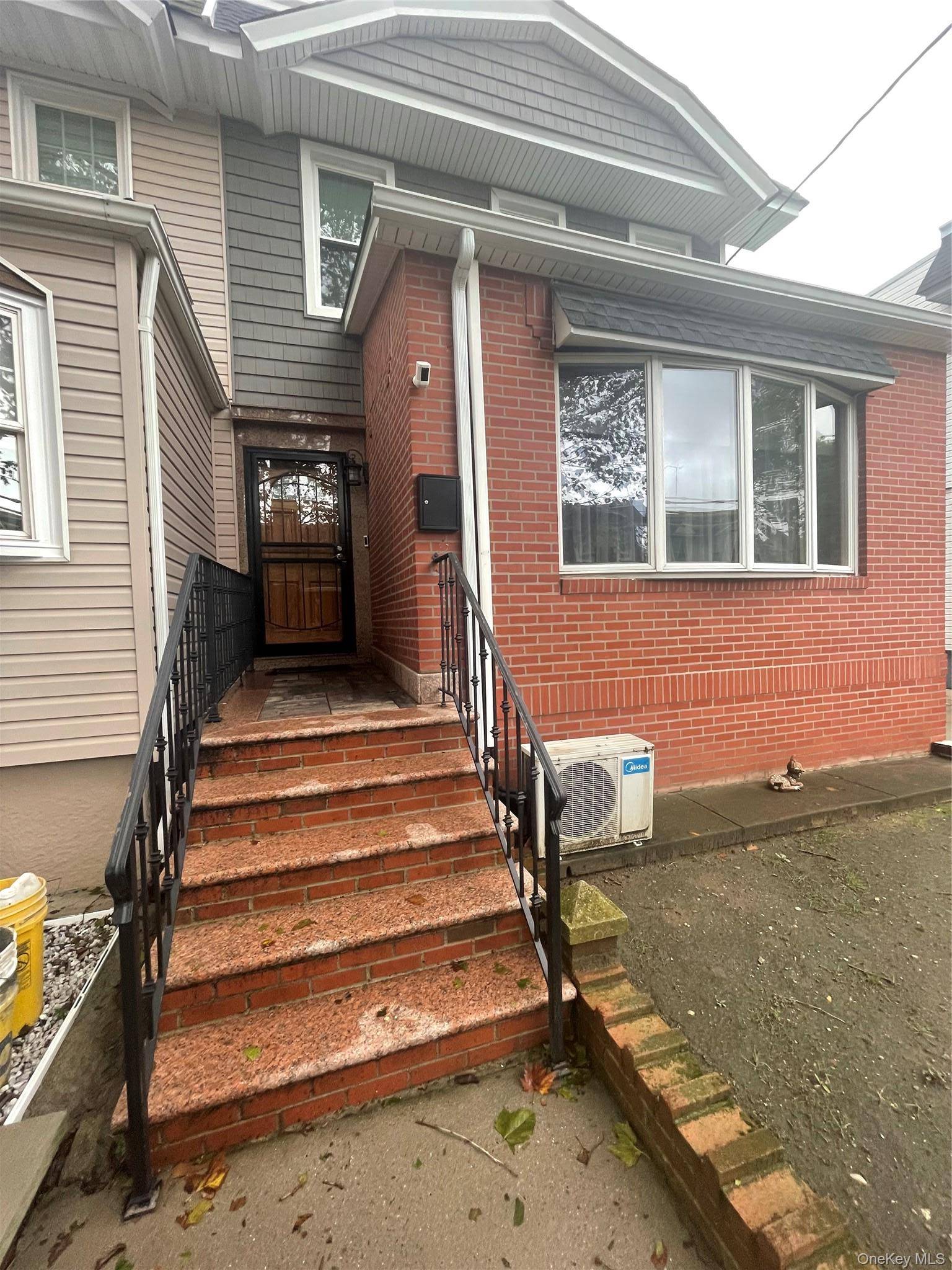7736 76th ST, Glendale, NY 11385