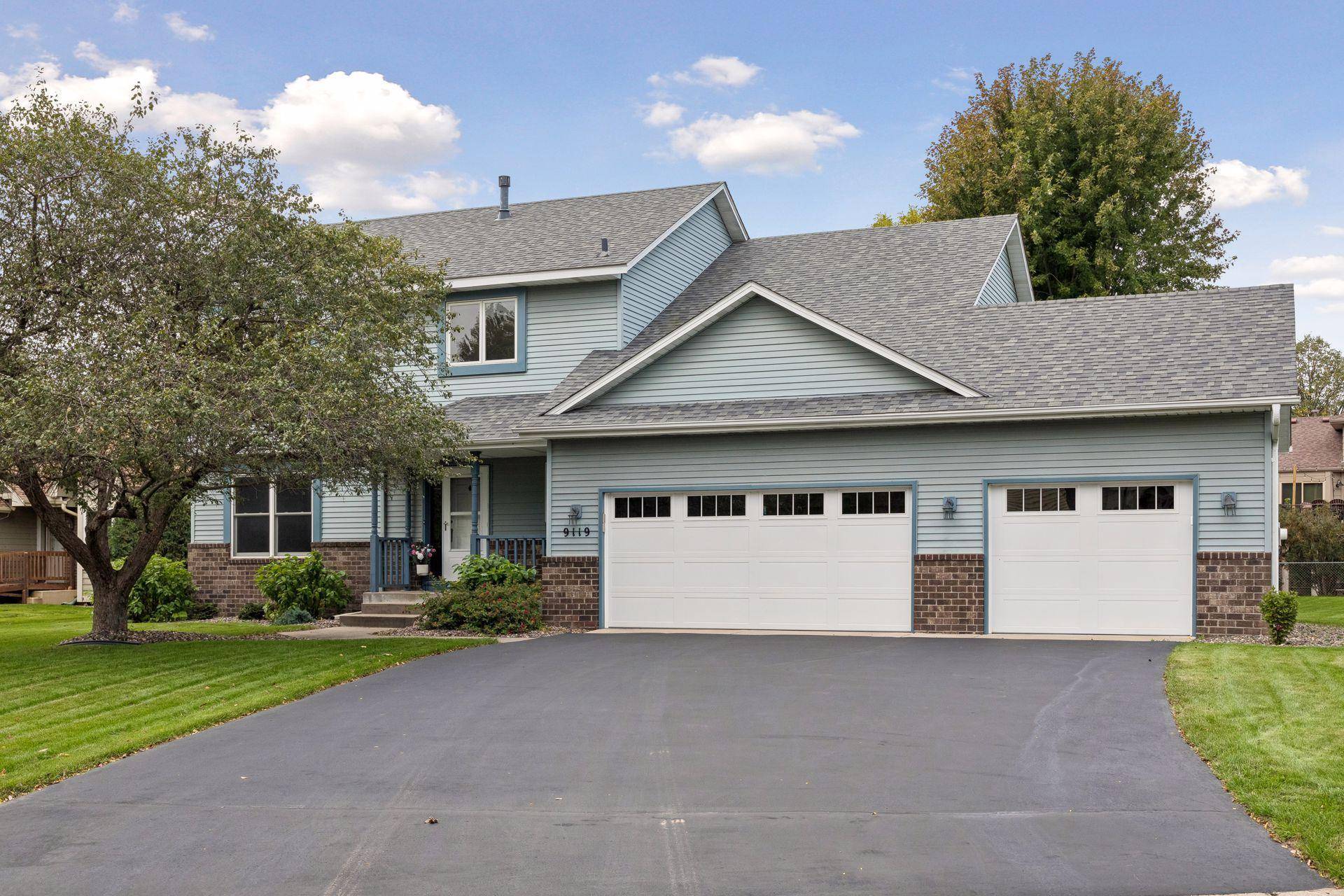 9119 Nantwick RDG, Brooklyn Park, MN 55443