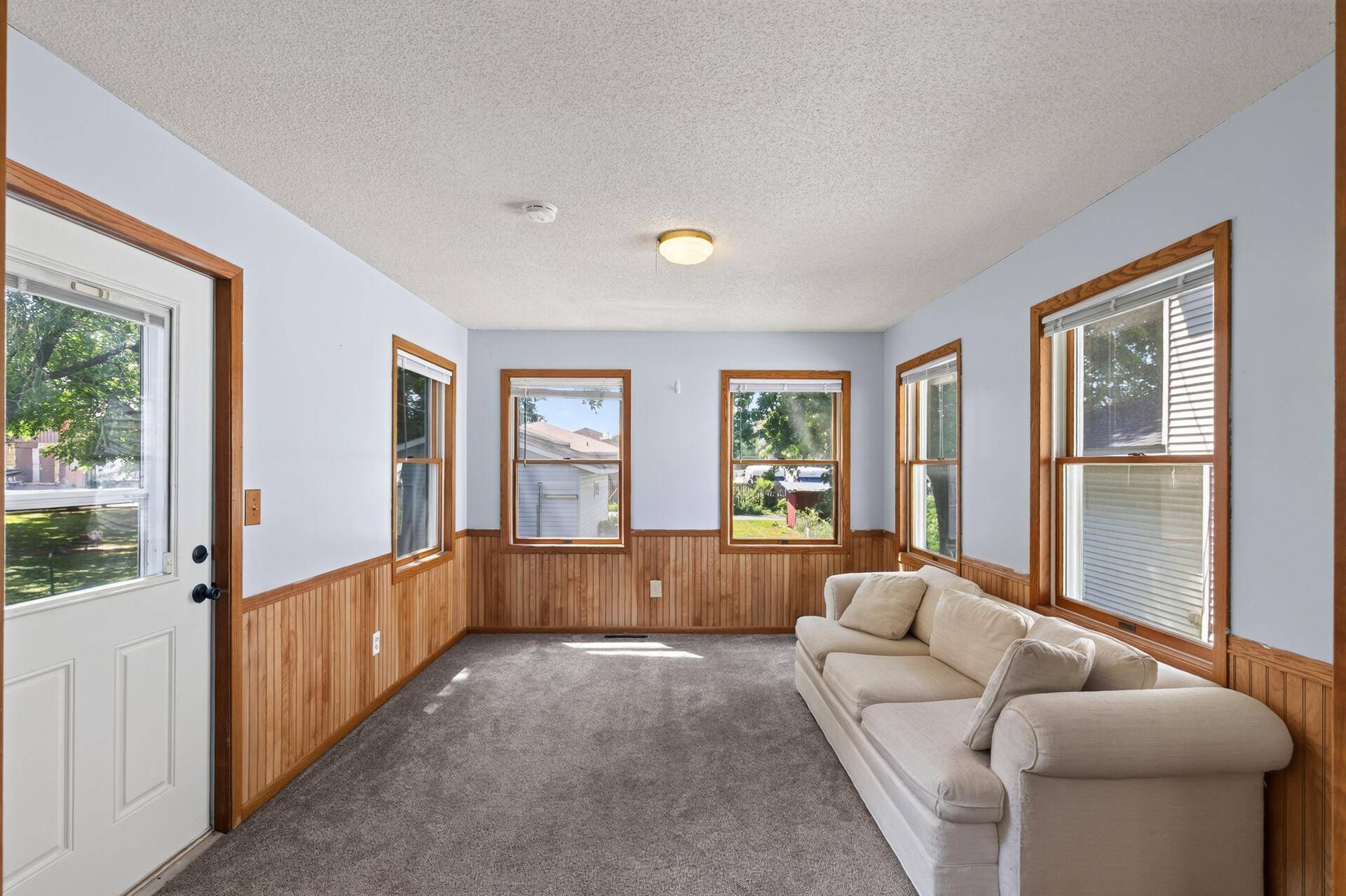 220 N Chestnut ST, Belle Plaine, MN 56011