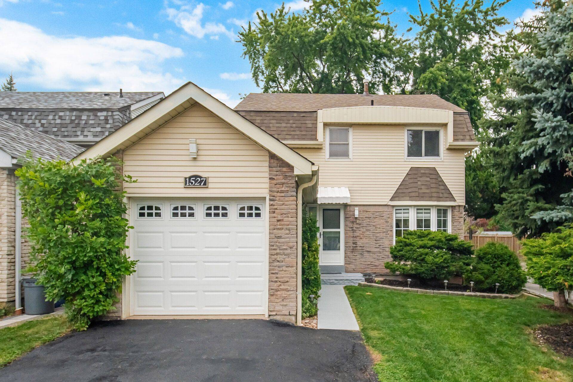 1527 Forestdale CT, Oakville, ON L6H 3A1