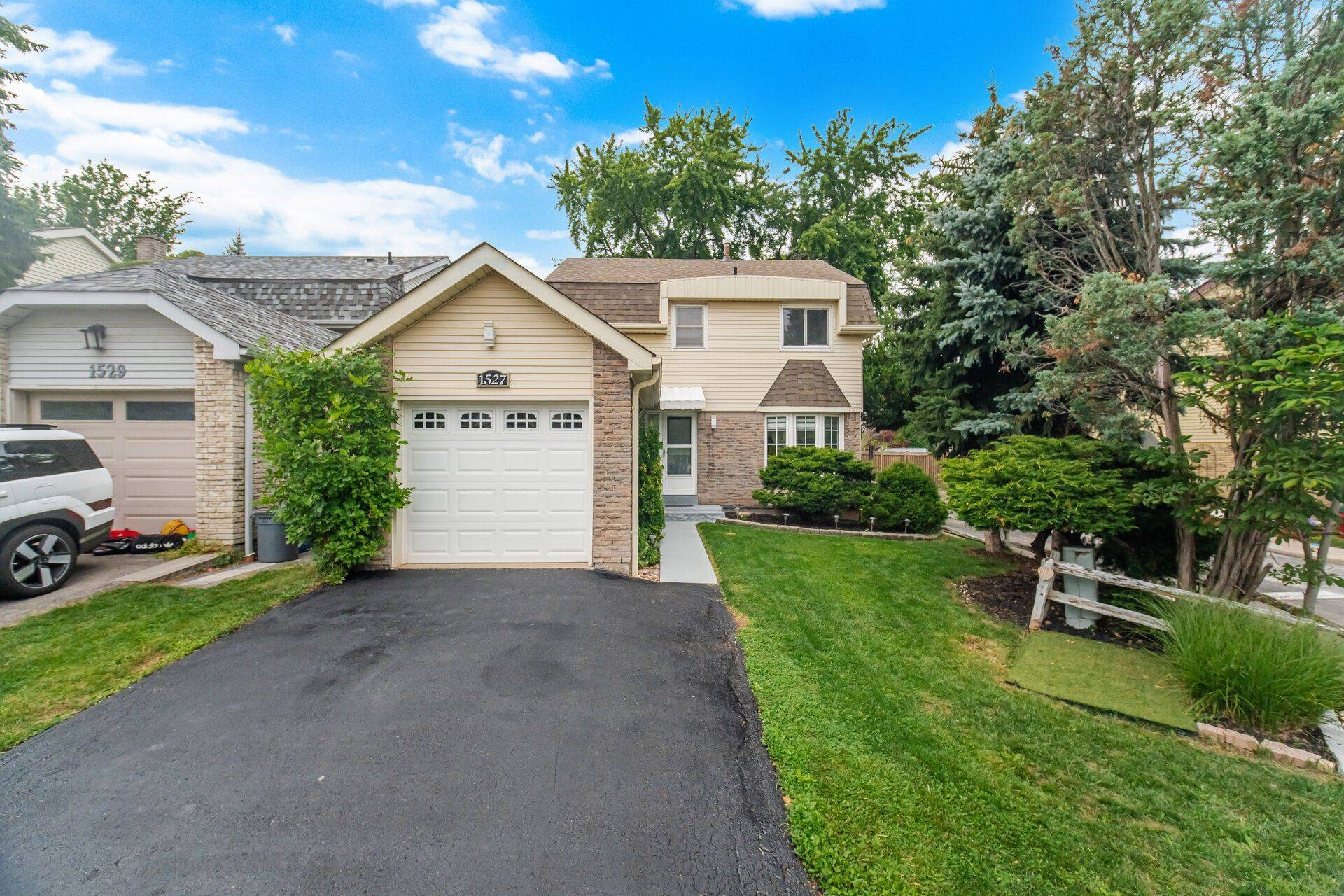 1527 Forestdale CT, Oakville, ON L6H 3A1