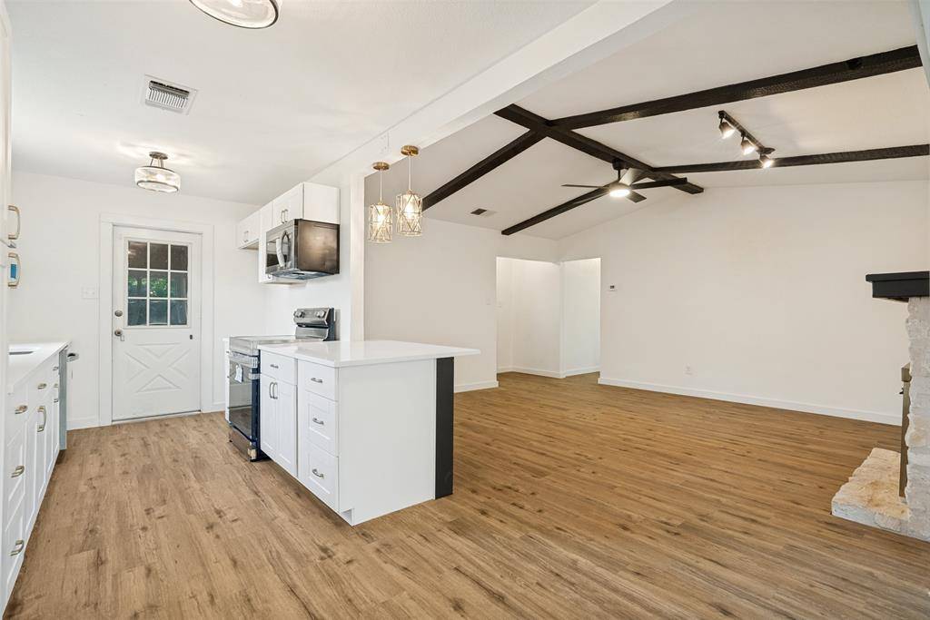 1907 Armstrong Street, Cleburne, TX 76033