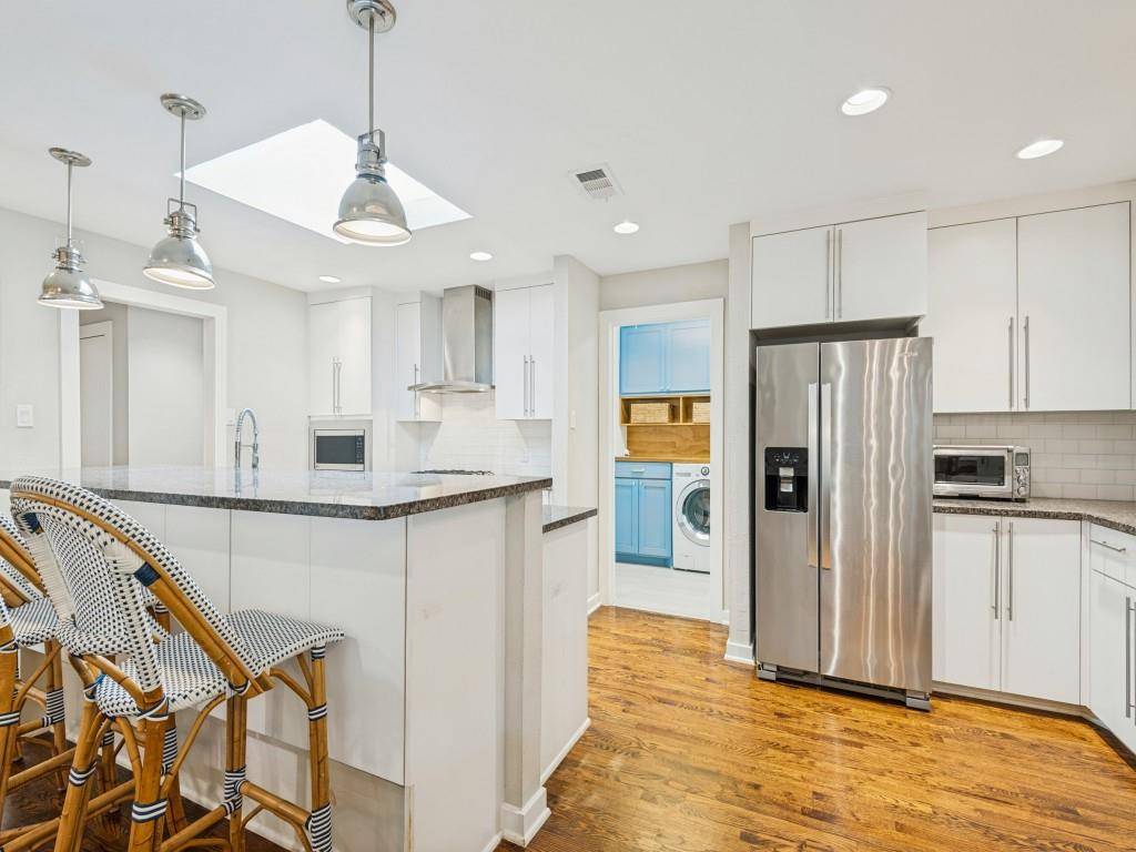 9049 Maguires Bridge Drive, Dallas, TX 75231