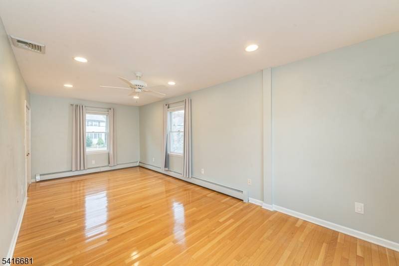 75 Grove St, Clifton City, NJ 07013