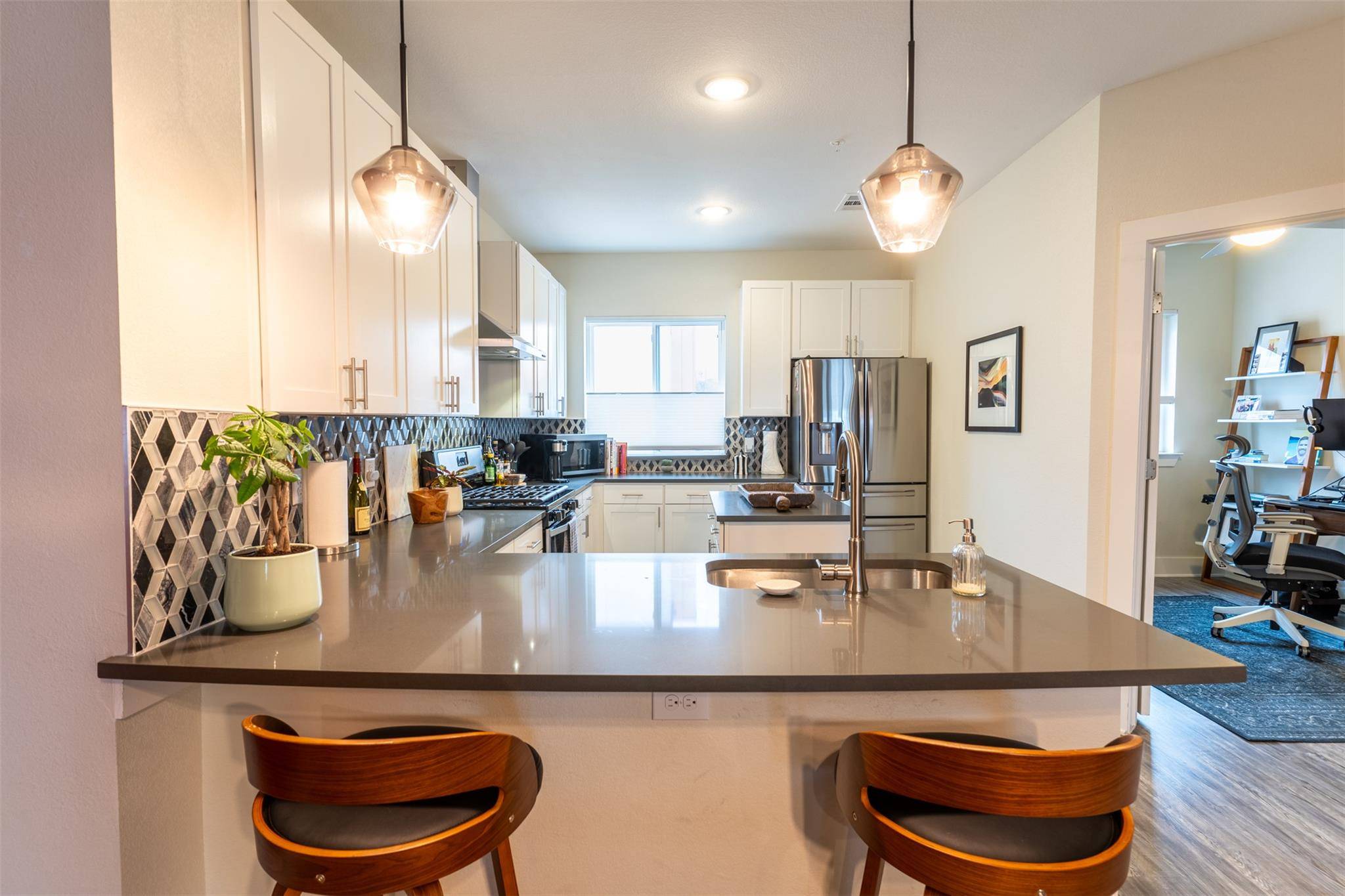 2827 Manor RD #2202, Austin, TX 78722