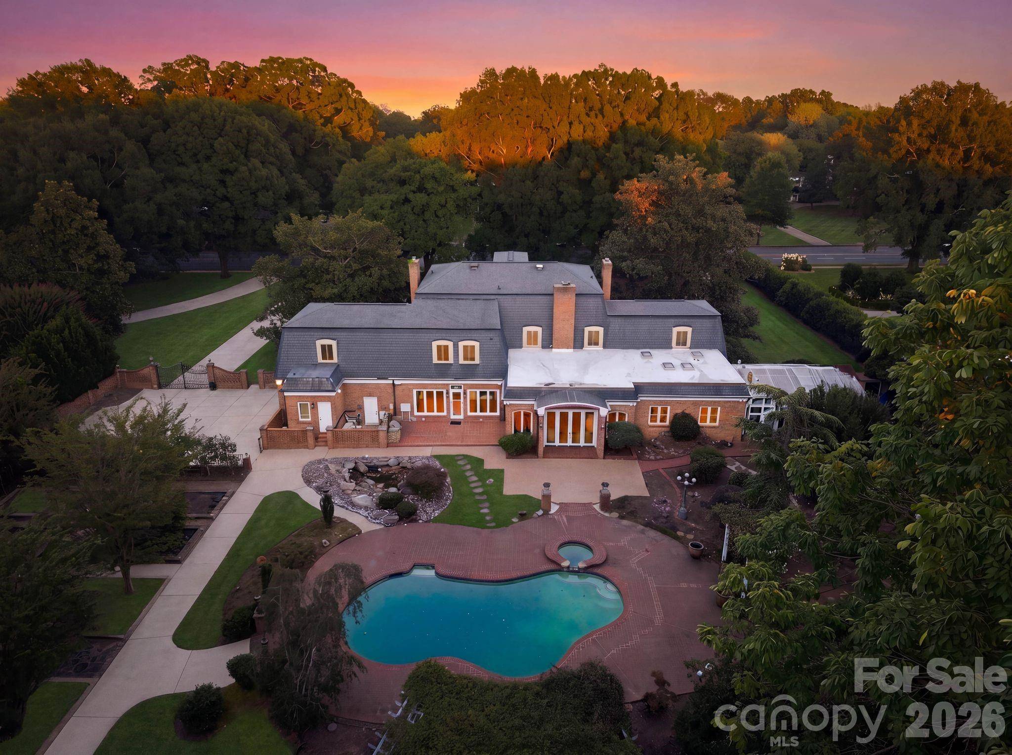 3452 Sharon RD, Charlotte, NC 28211