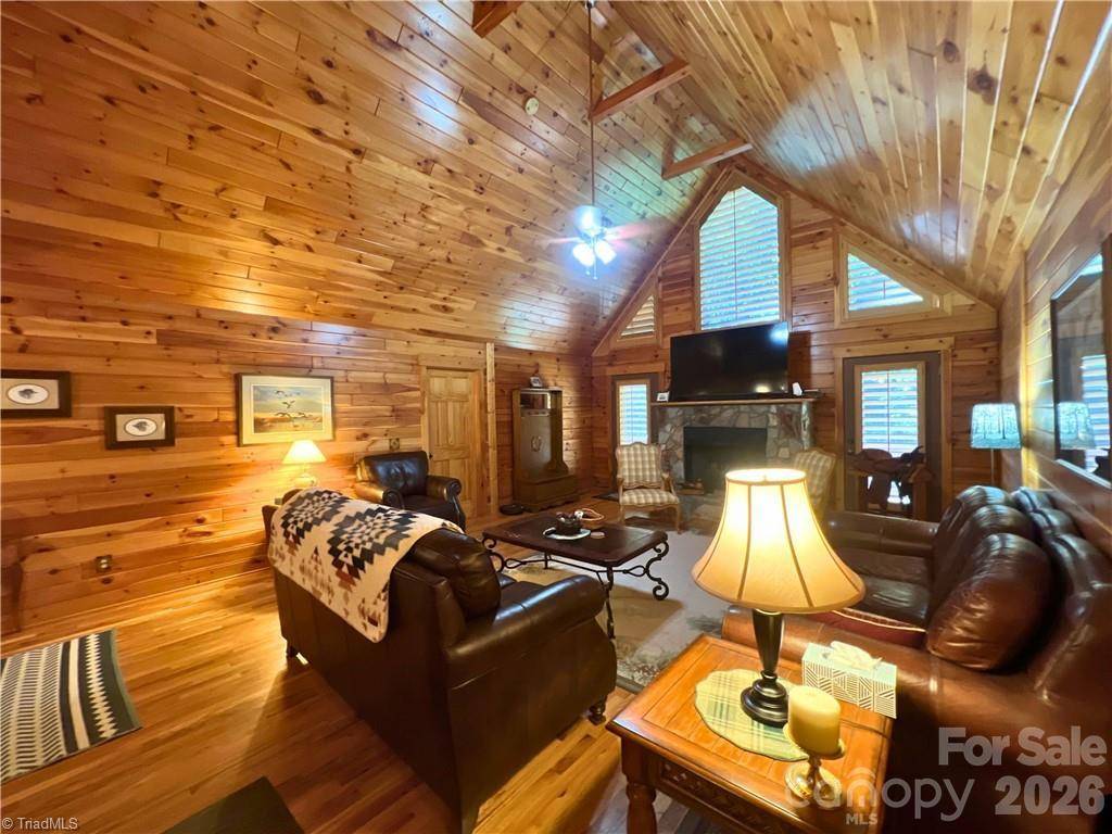 190 Molly DR, Mcgrady, NC 28649