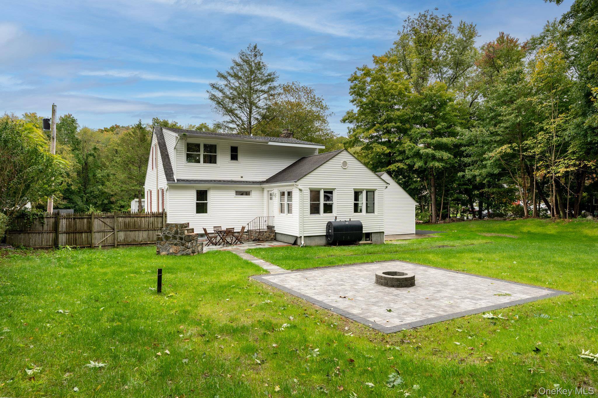 16 Forest AVE, Cortlandt Manor, NY 10567