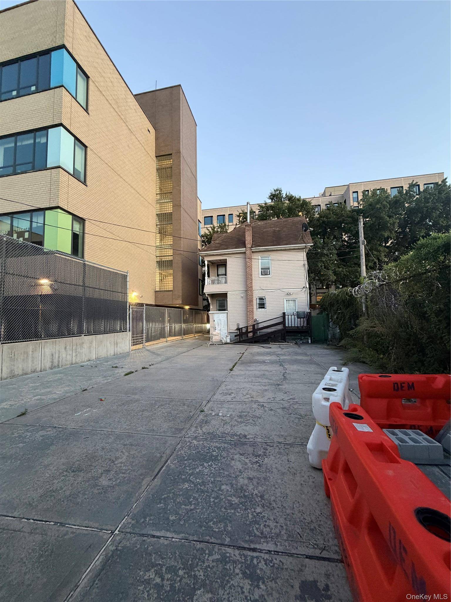 15311 88th AVE, Jamaica, NY 11432