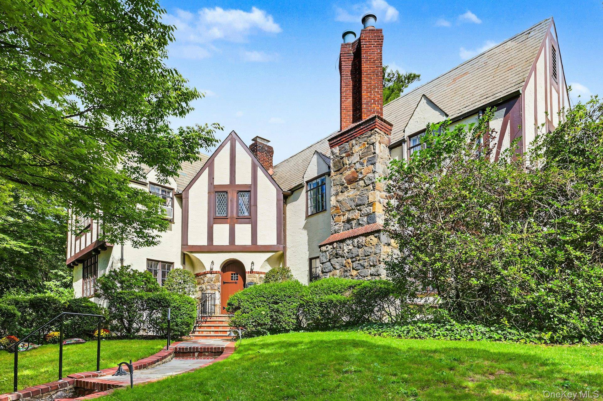 50a Circle Drive, Manhasset, NY 11030