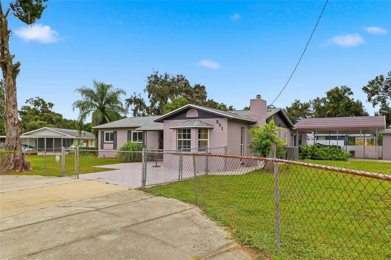 201 E WHEELER RD, Seffner, FL 33584