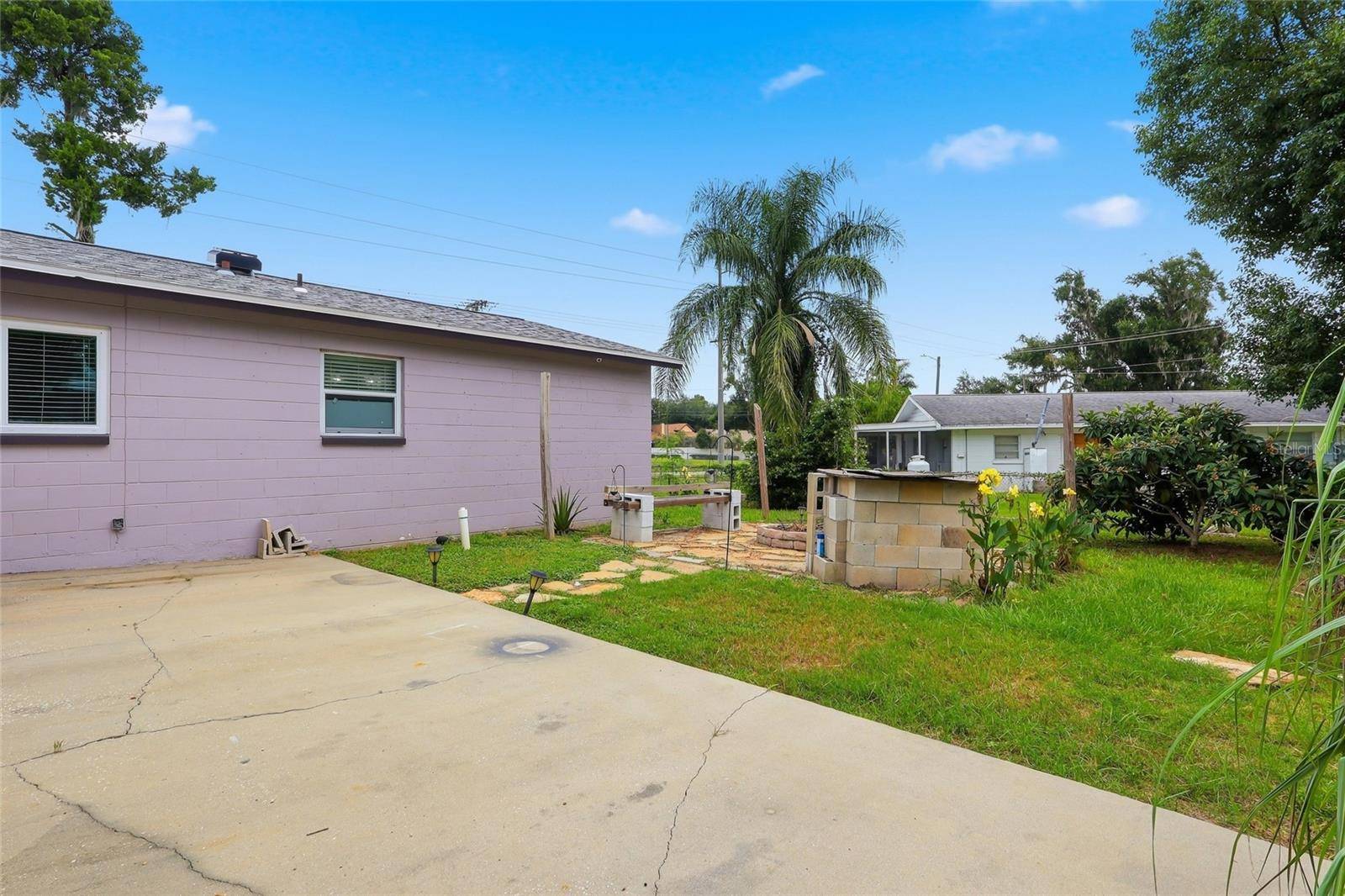 201 E WHEELER RD, Seffner, FL 33584