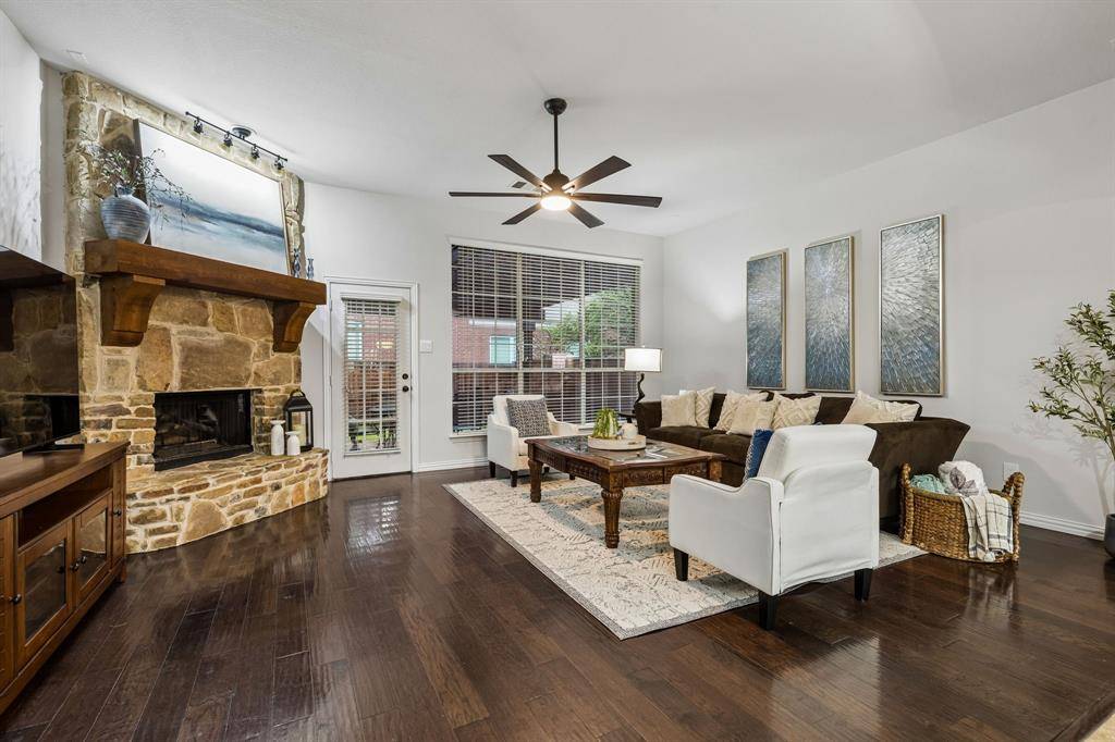 1061 Noble Avenue, Lantana, TX 76226