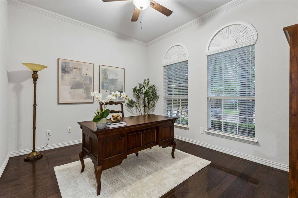 1061 Noble Avenue, Lantana, TX 76226