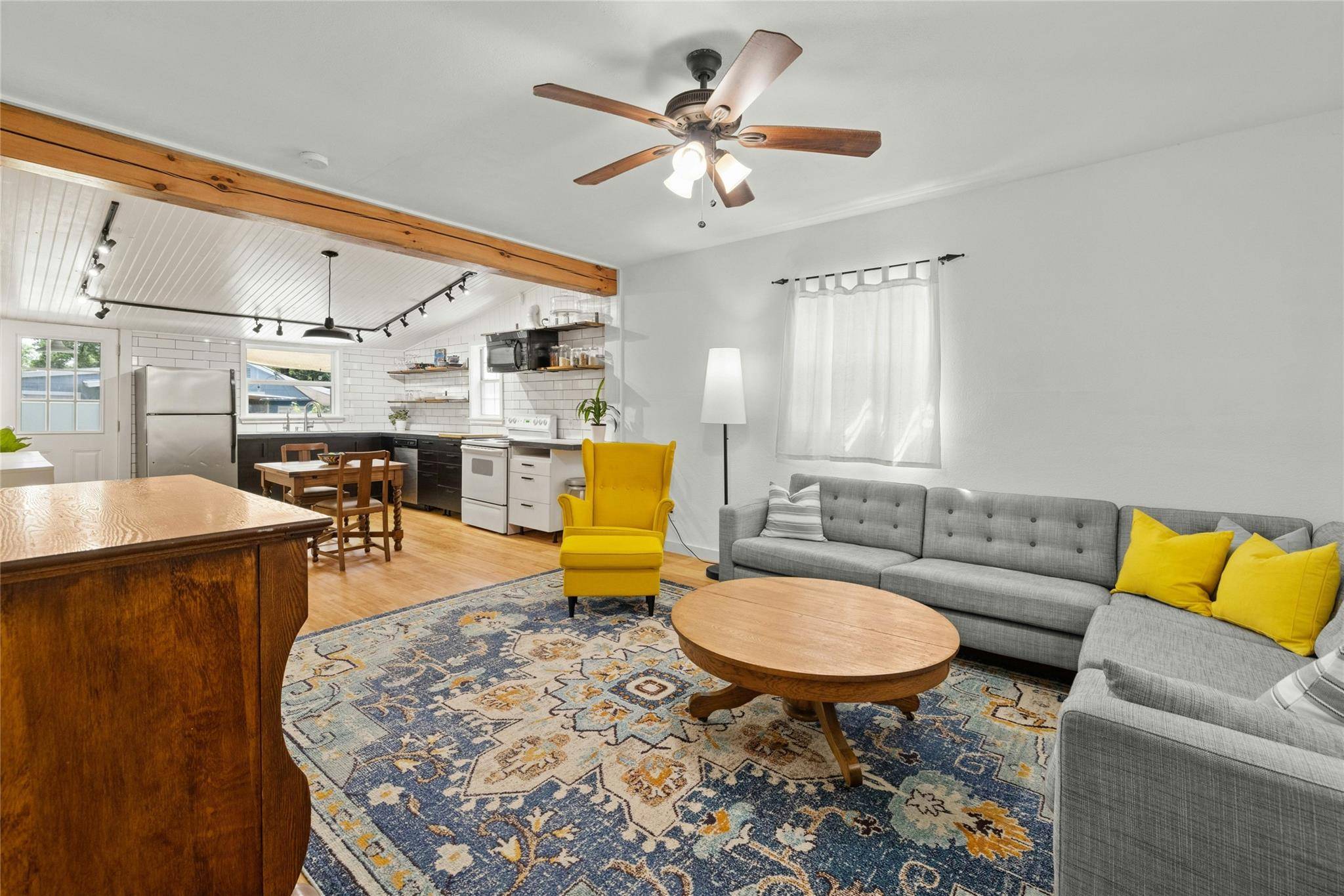 911 W 3rd ST #1-2, Taylor, TX 76574