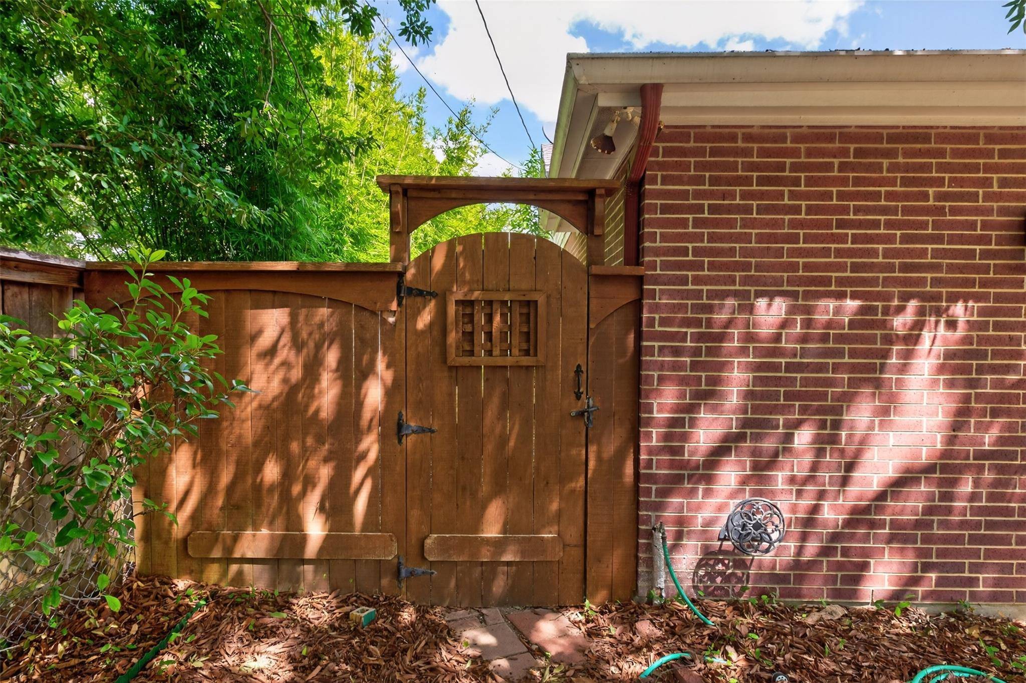 421 W Market ST, Lockhart, TX 78644