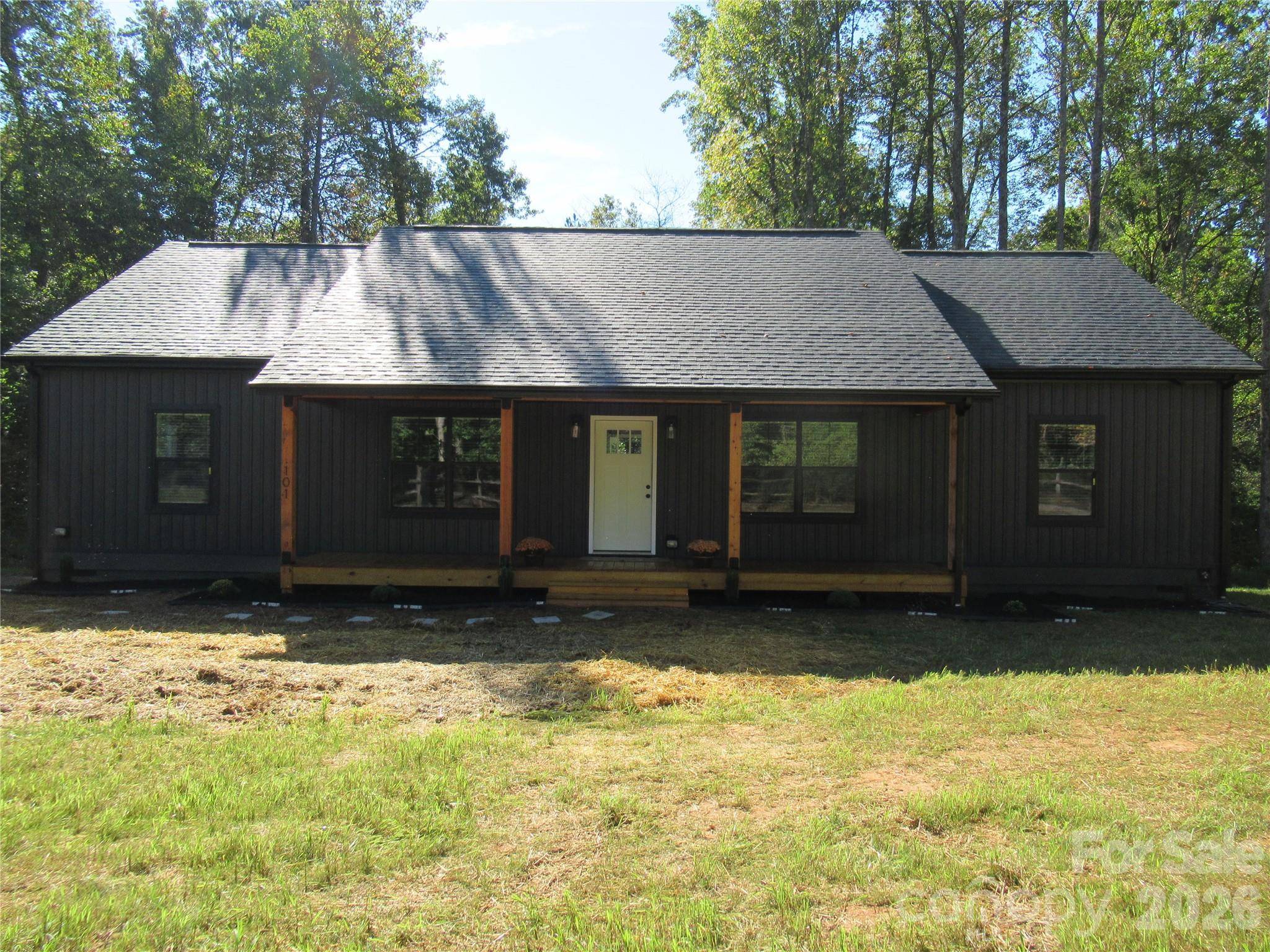 101 Riverhills LN, Morganton, NC 28655
