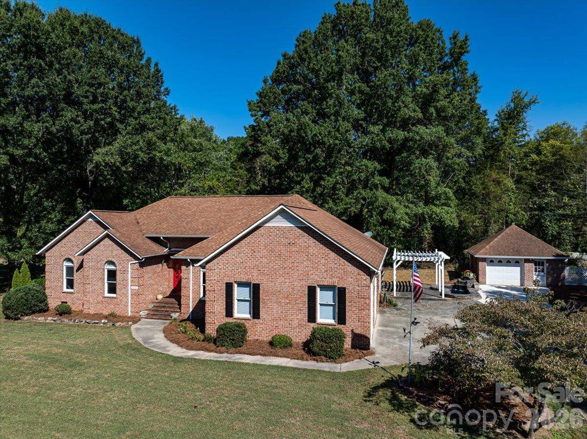 8636 Sherrills Creek DR, Terrell, NC 28682