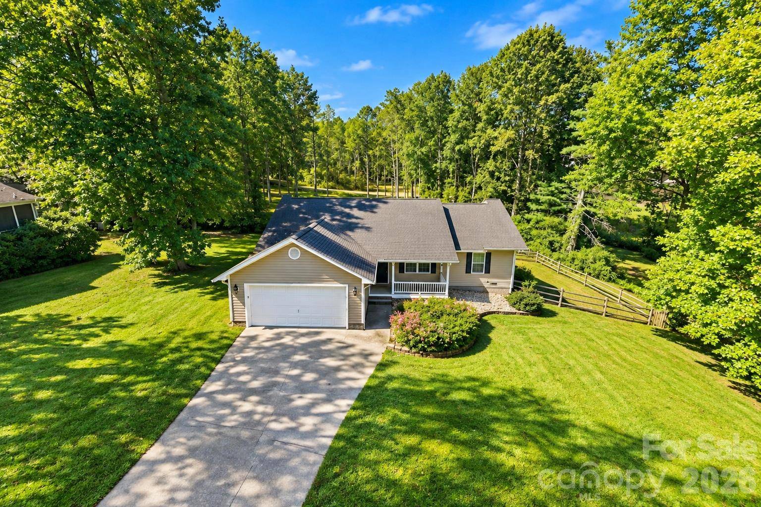 127 Chestnut LN, Hendersonville, NC 28792