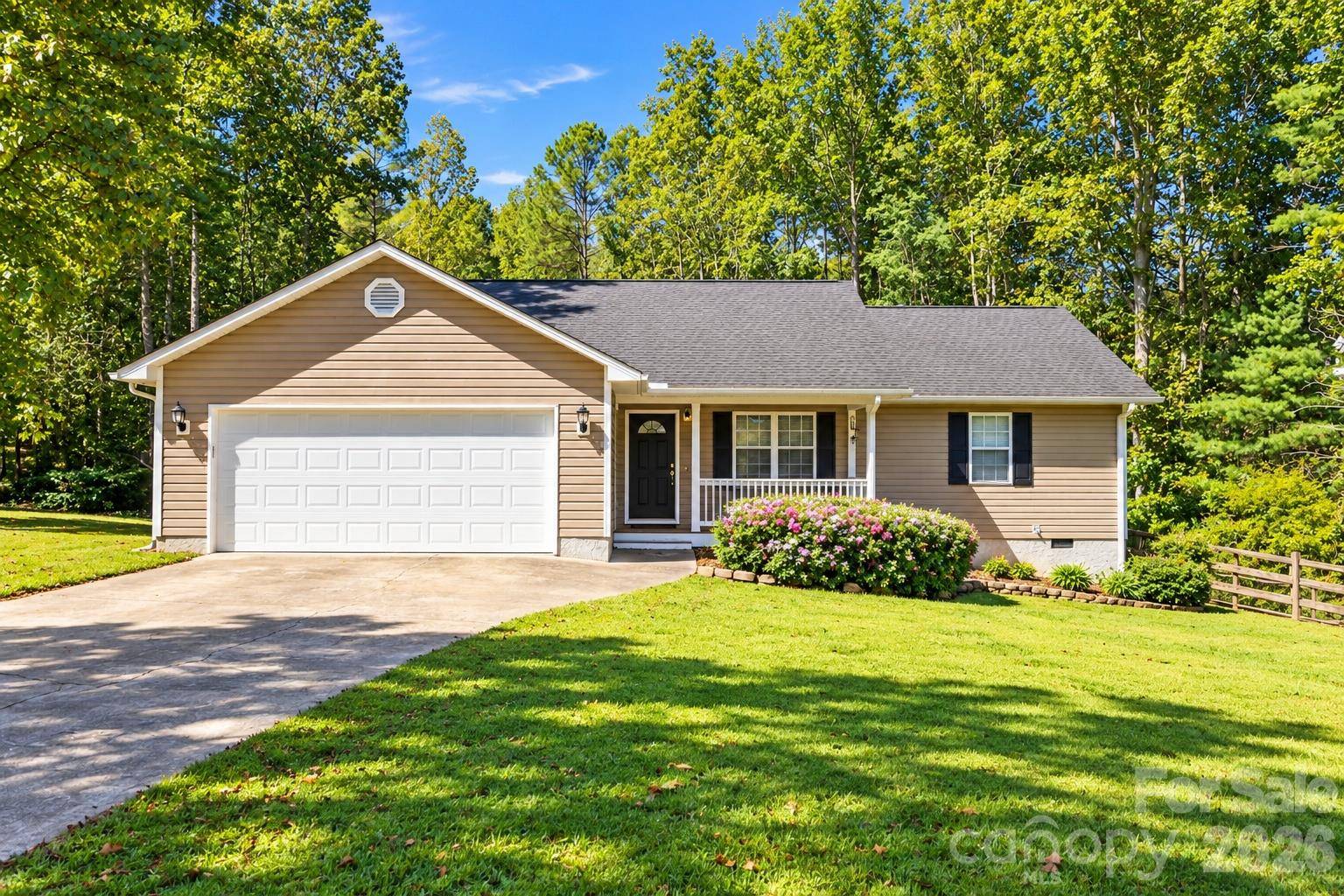 127 Chestnut LN, Hendersonville, NC 28792