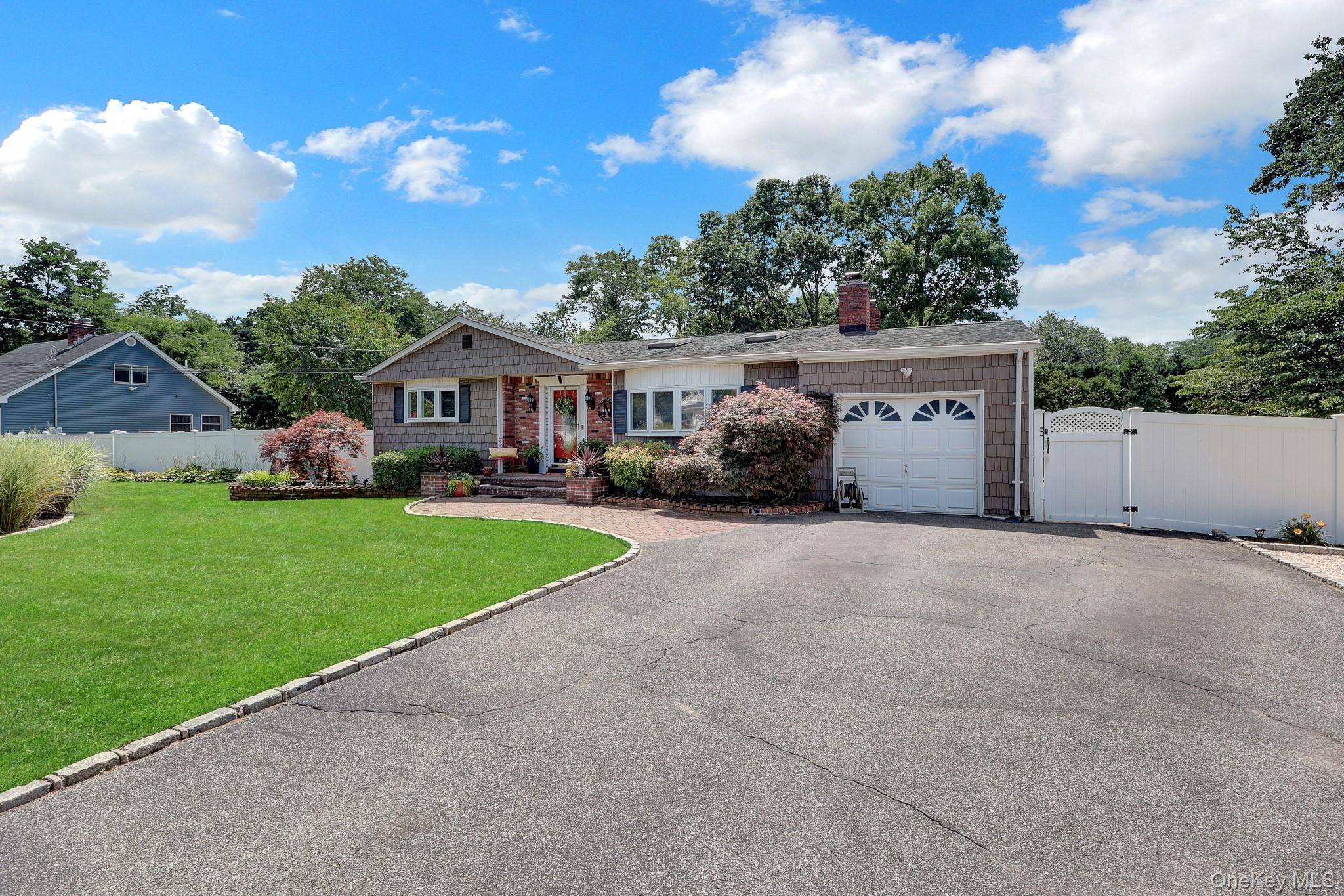 408 Oceanside ST, Islip Terrace, NY 11752