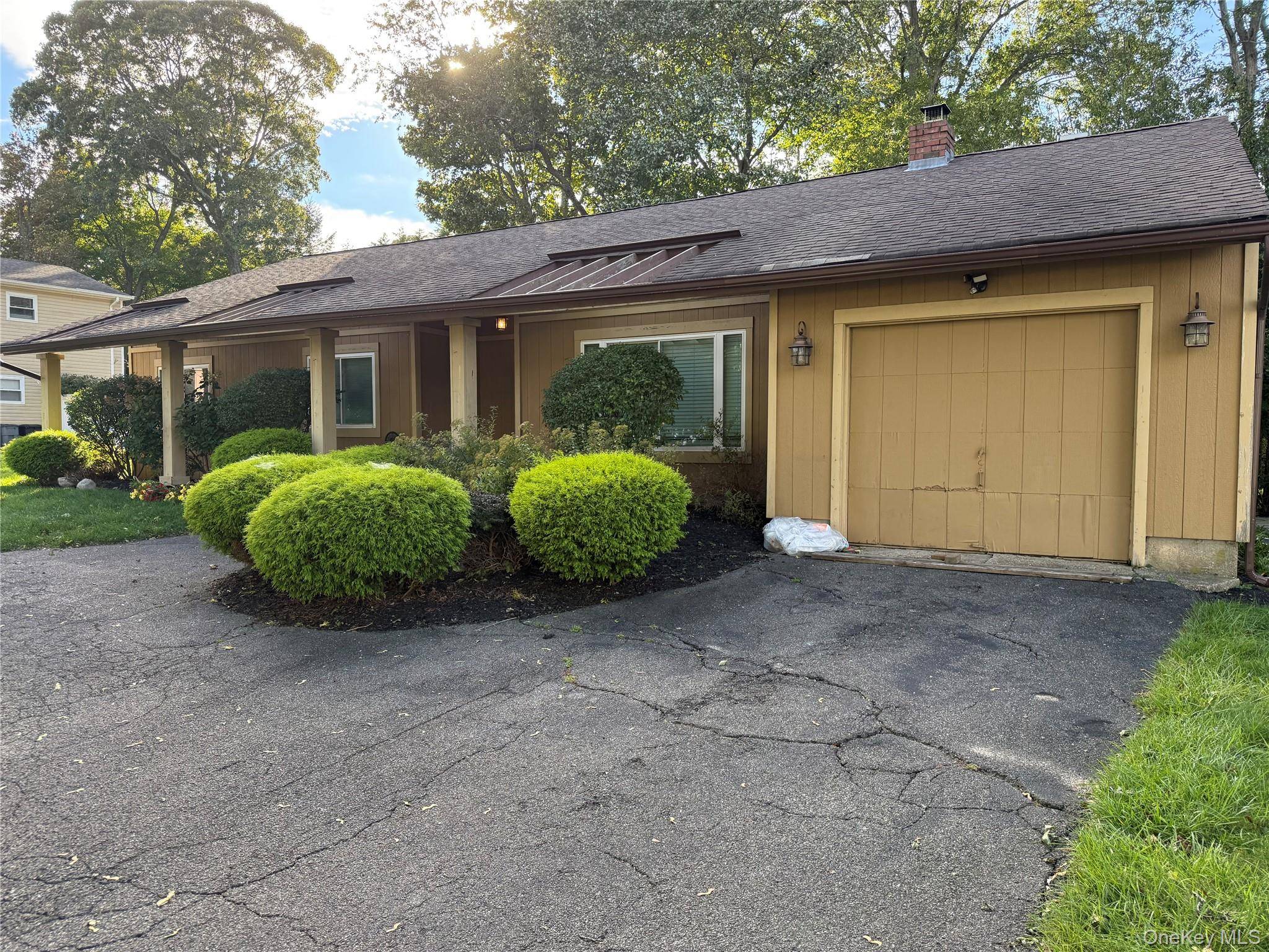 9 Stratford RD, Miller Place, NY 11764