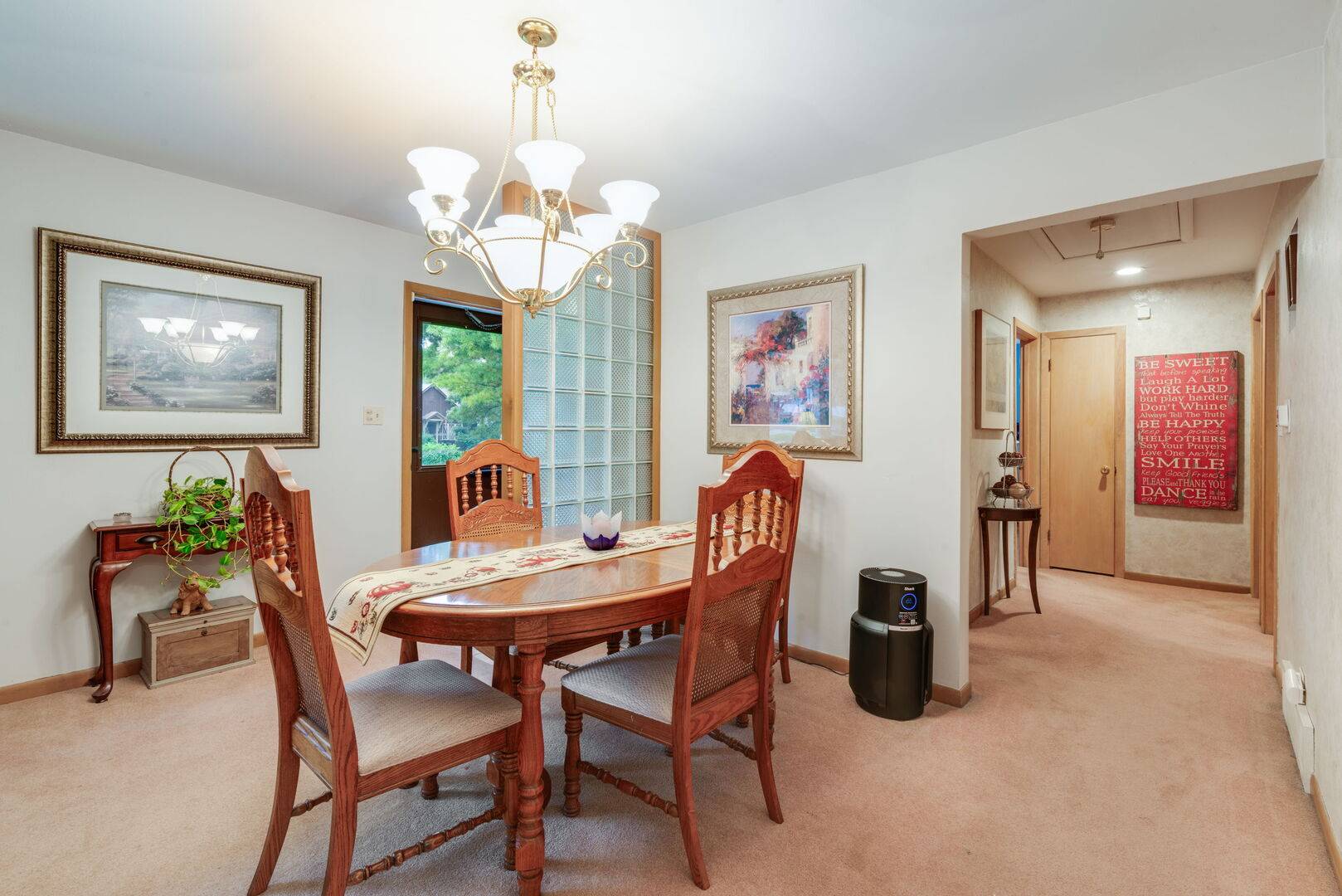 209 N Richmond AVE, Clarendon Hills, IL 60514