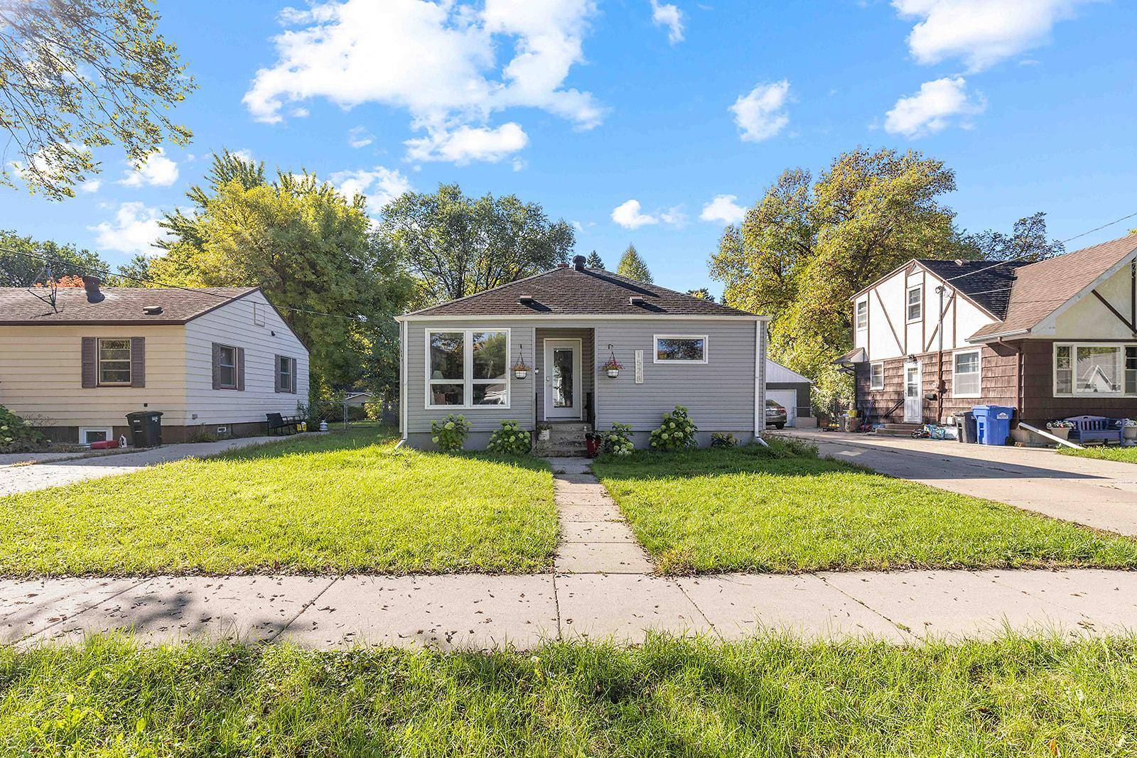 1528 8th AVE S, Fargo, ND 58103