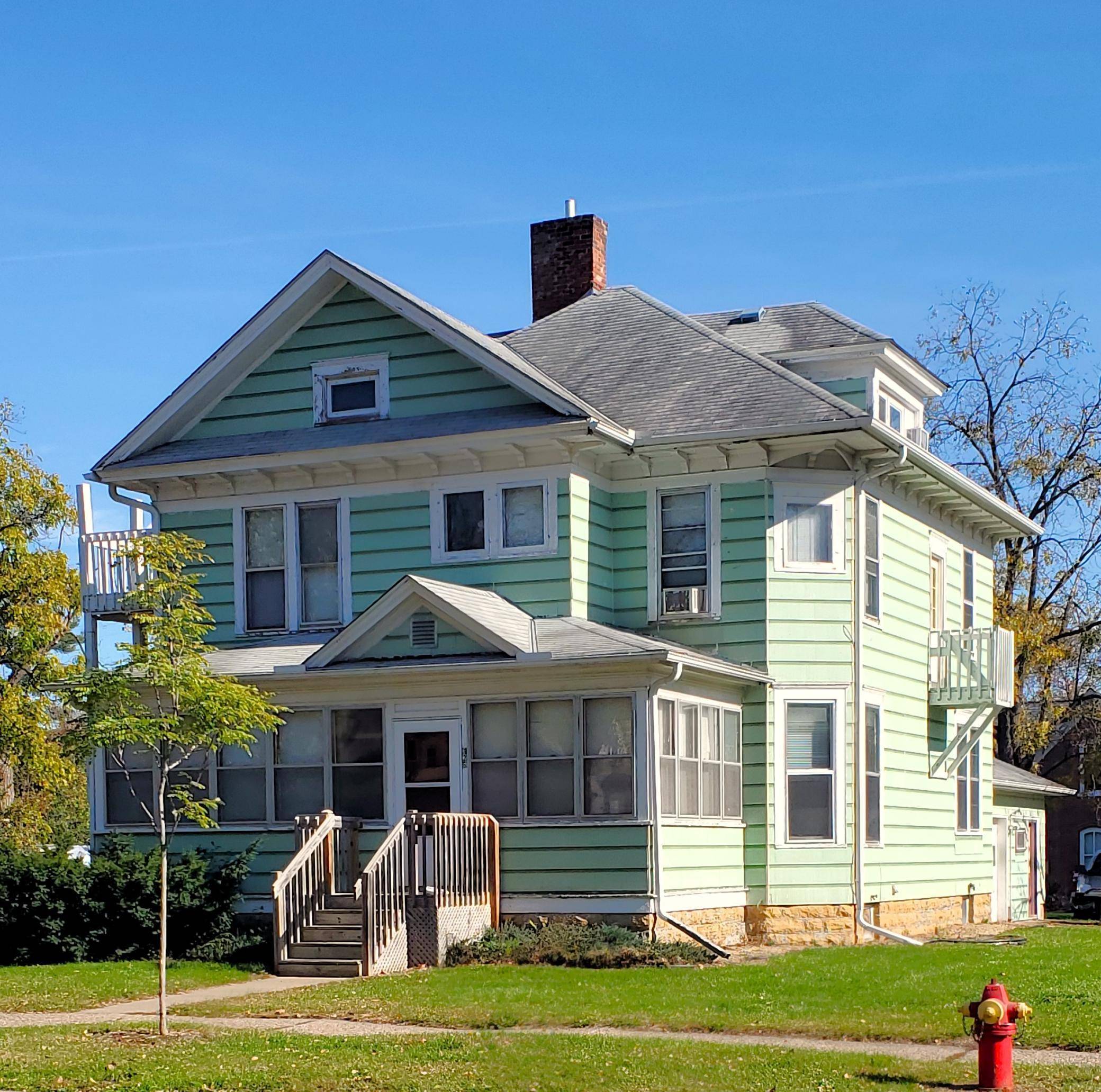 126 S 4th ST ##202, River Falls, WI 54022