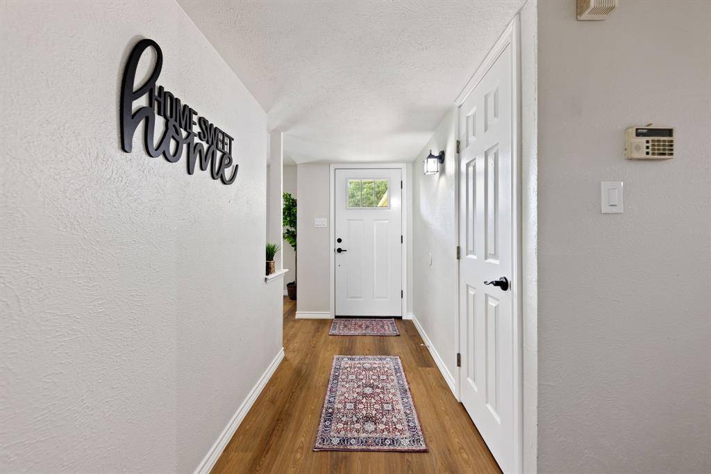 809 Levelland Drive, Arlington, TX 76017