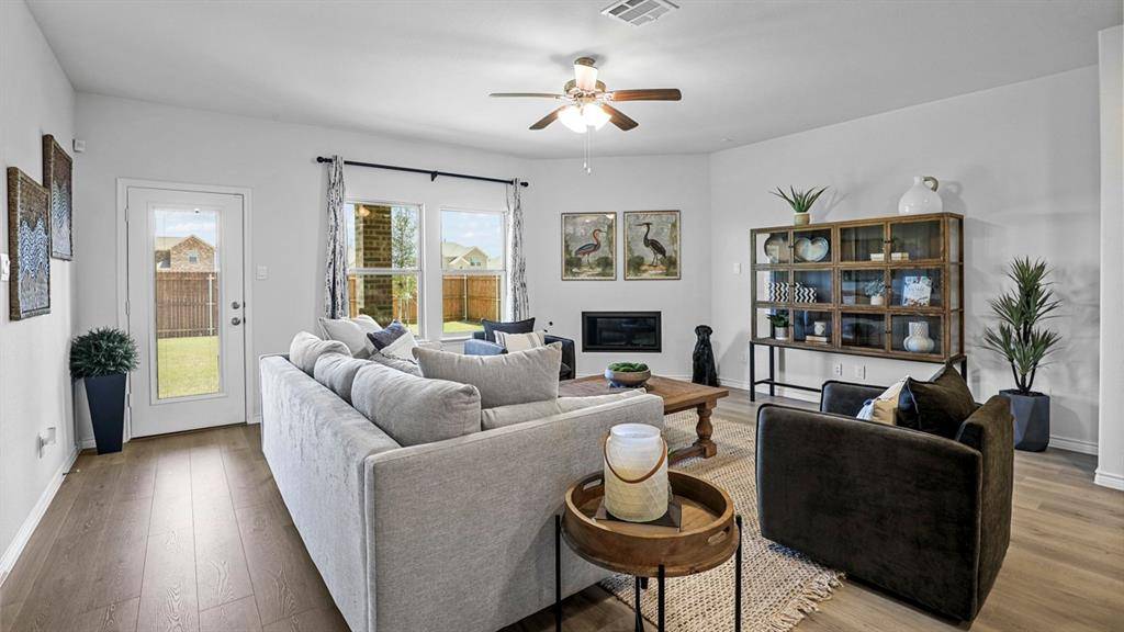 427 Epiphany Lane, Lavon, TX 75166