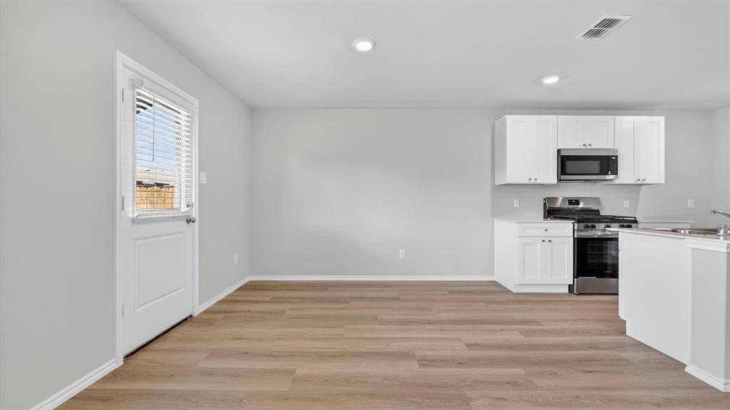 2213 BAKERSFIELD Drive, Fort Worth, TX 76036