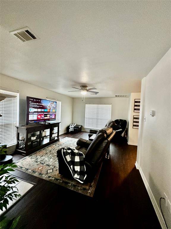 4707 Valleyview Drive, Mansfield, TX 76063